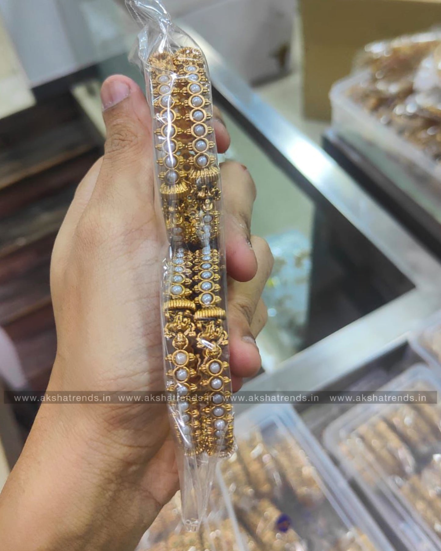 Temple pearl bangles (4pc)