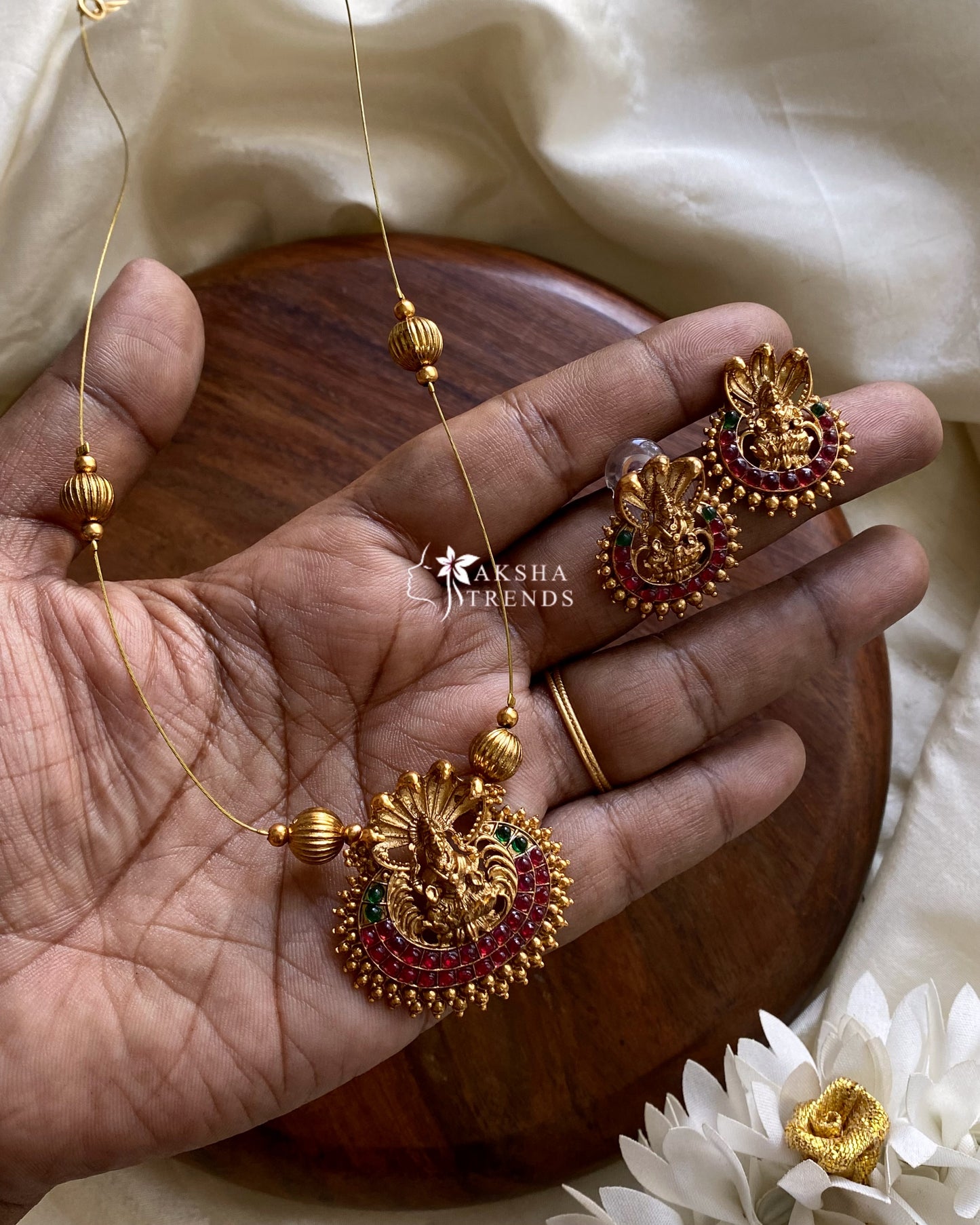 Invisible Necklace -lakshmi kemp