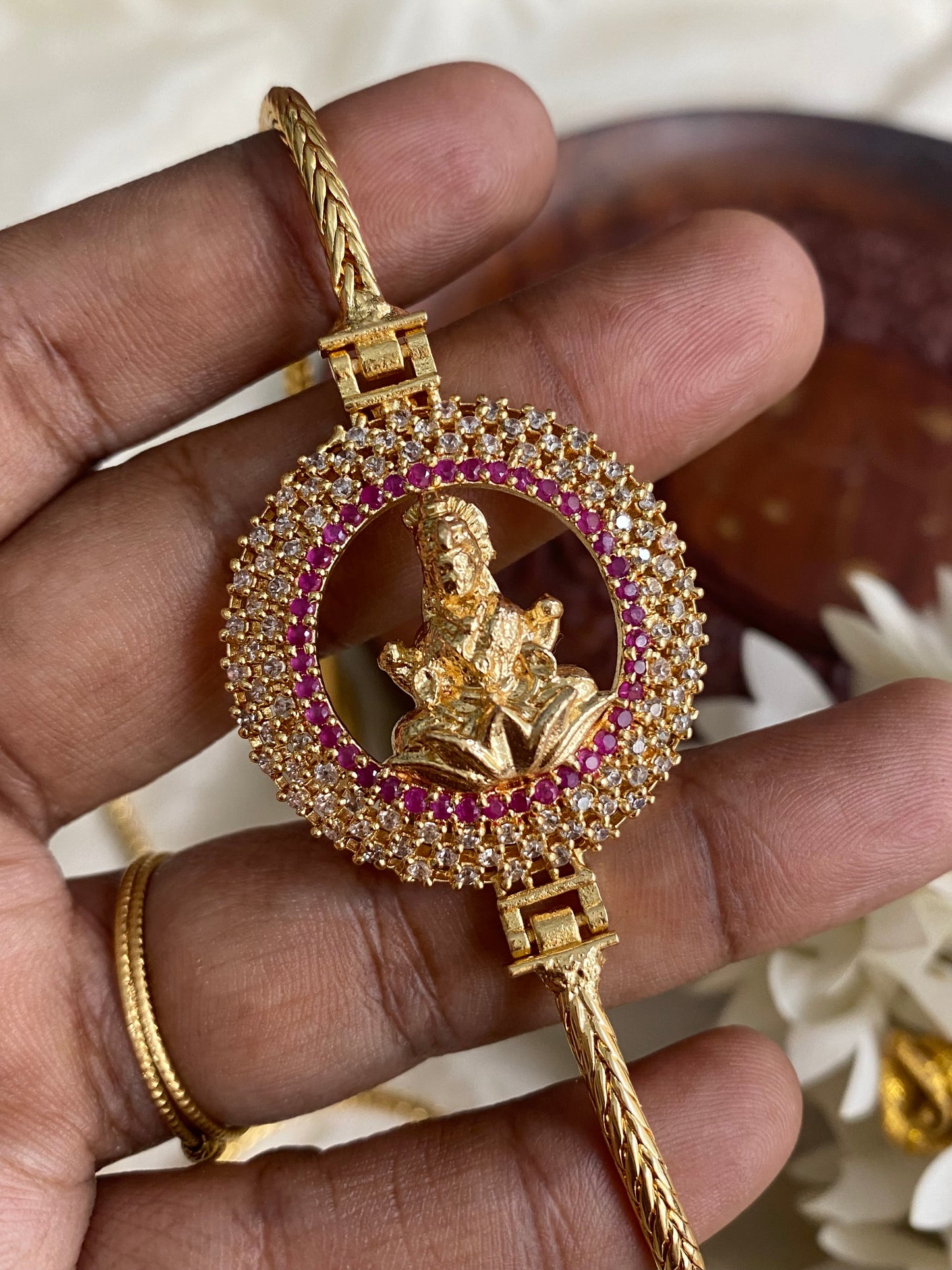 Lakshmi Mogappu chain Aksha Trends