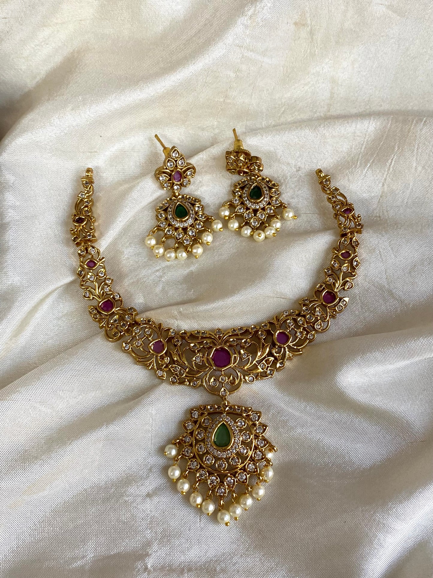 Floral diamond necklace