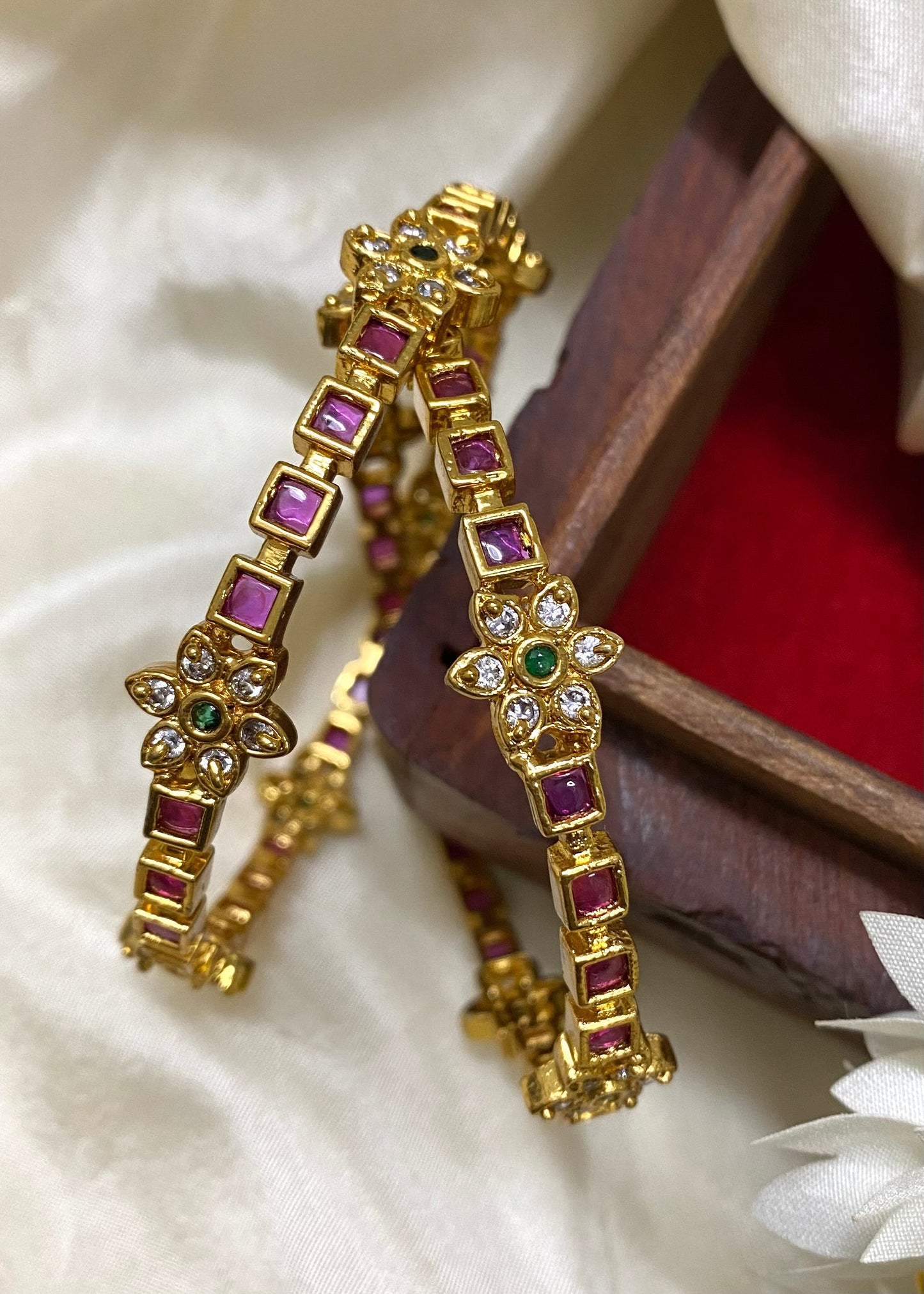 Premium kemp stone bangles (2pc) Aksha Trends