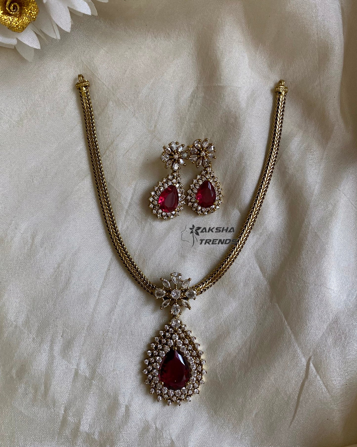Diamond pendant necklace Aksha Trends
