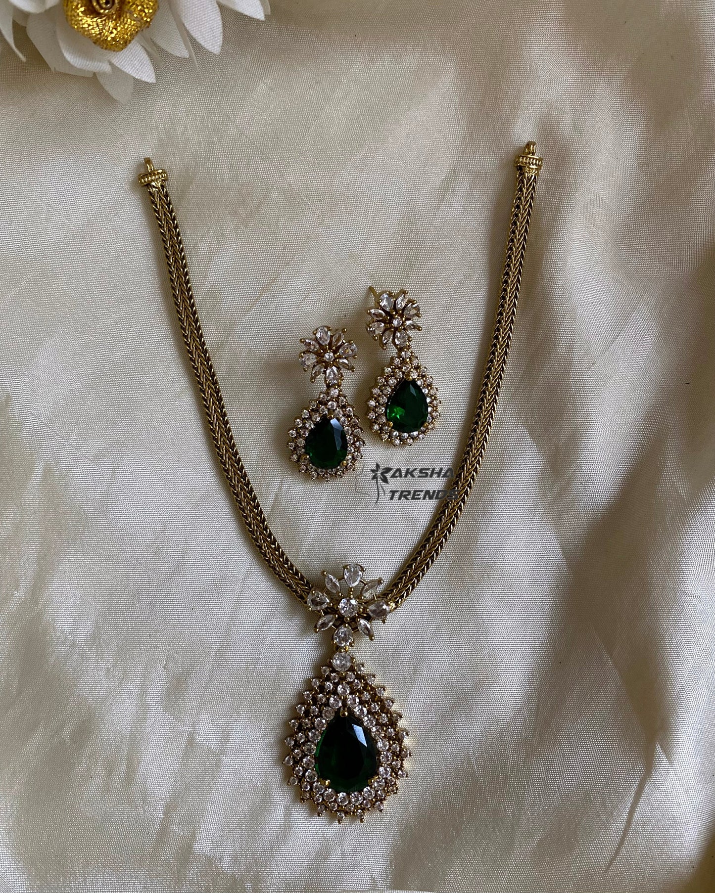 Diamond pendant necklace Aksha Trends