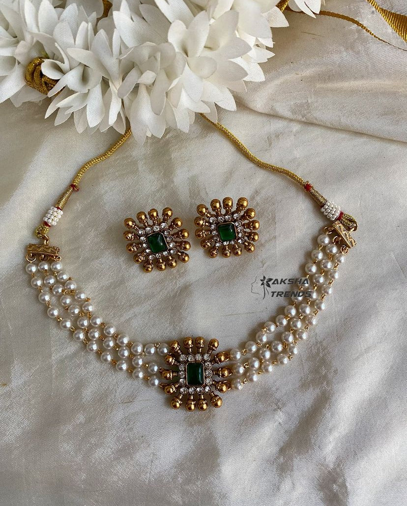 pearl choker Aksha Trends