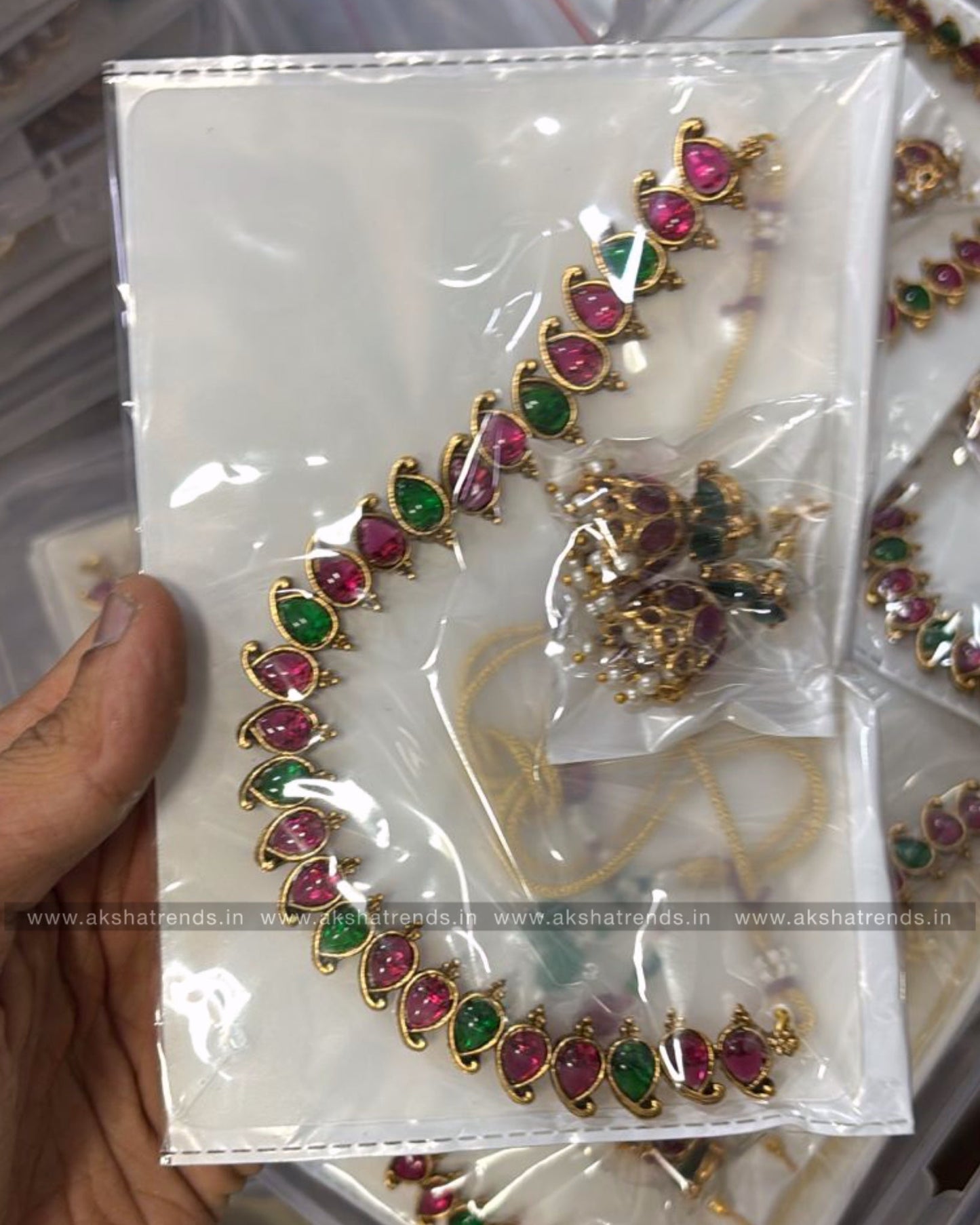 Kemp manga necklace -Multi Aksha Trends