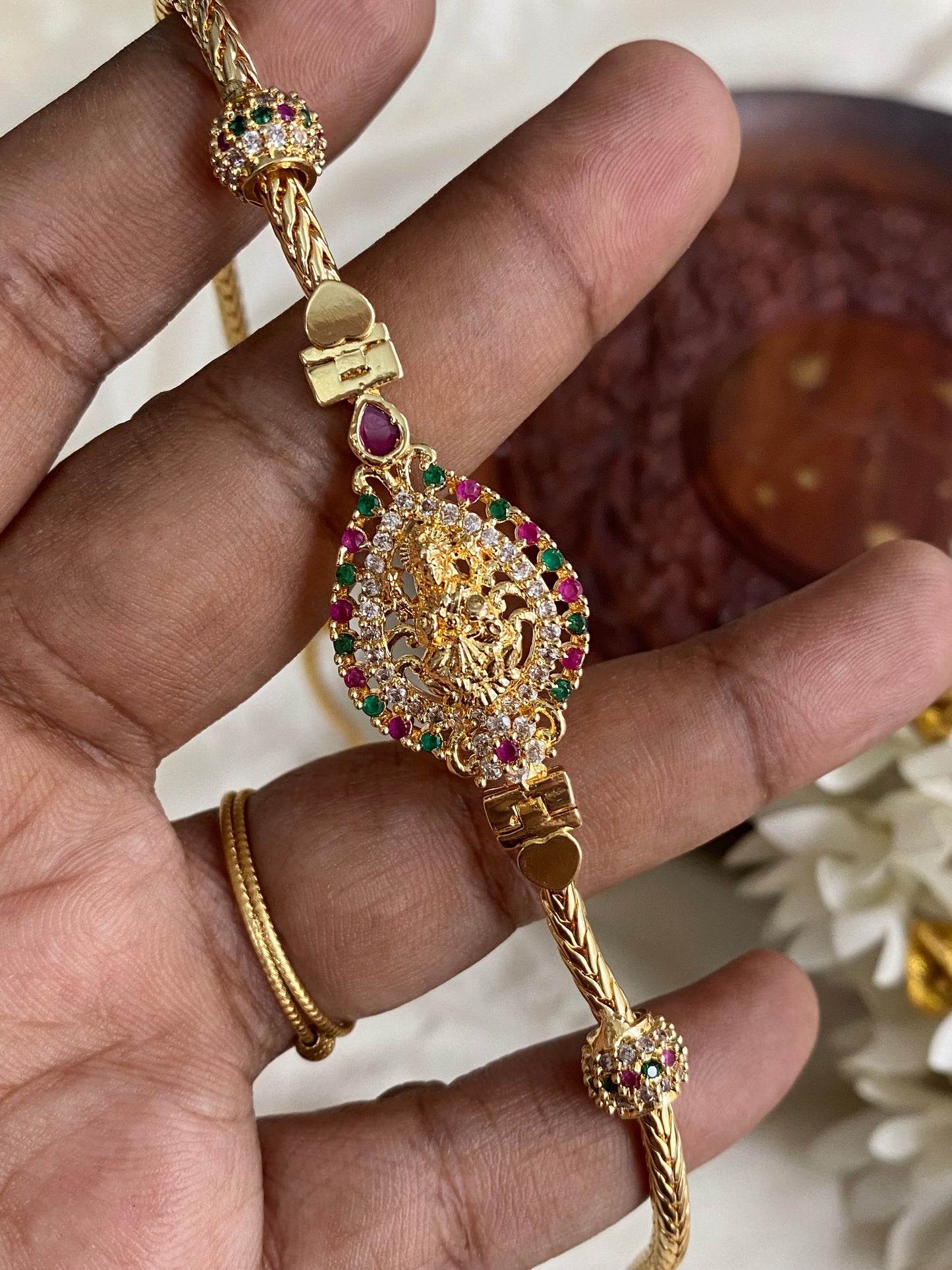 Lakshmi Mogappu chain Aksha Trends