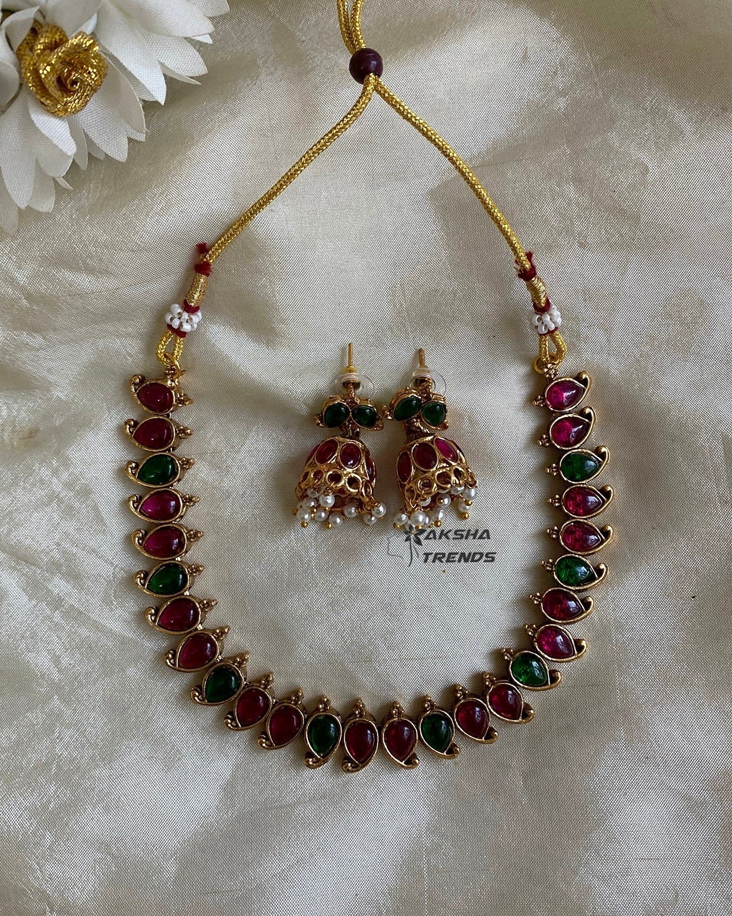 Kemp manga necklace -Multi Aksha Trends