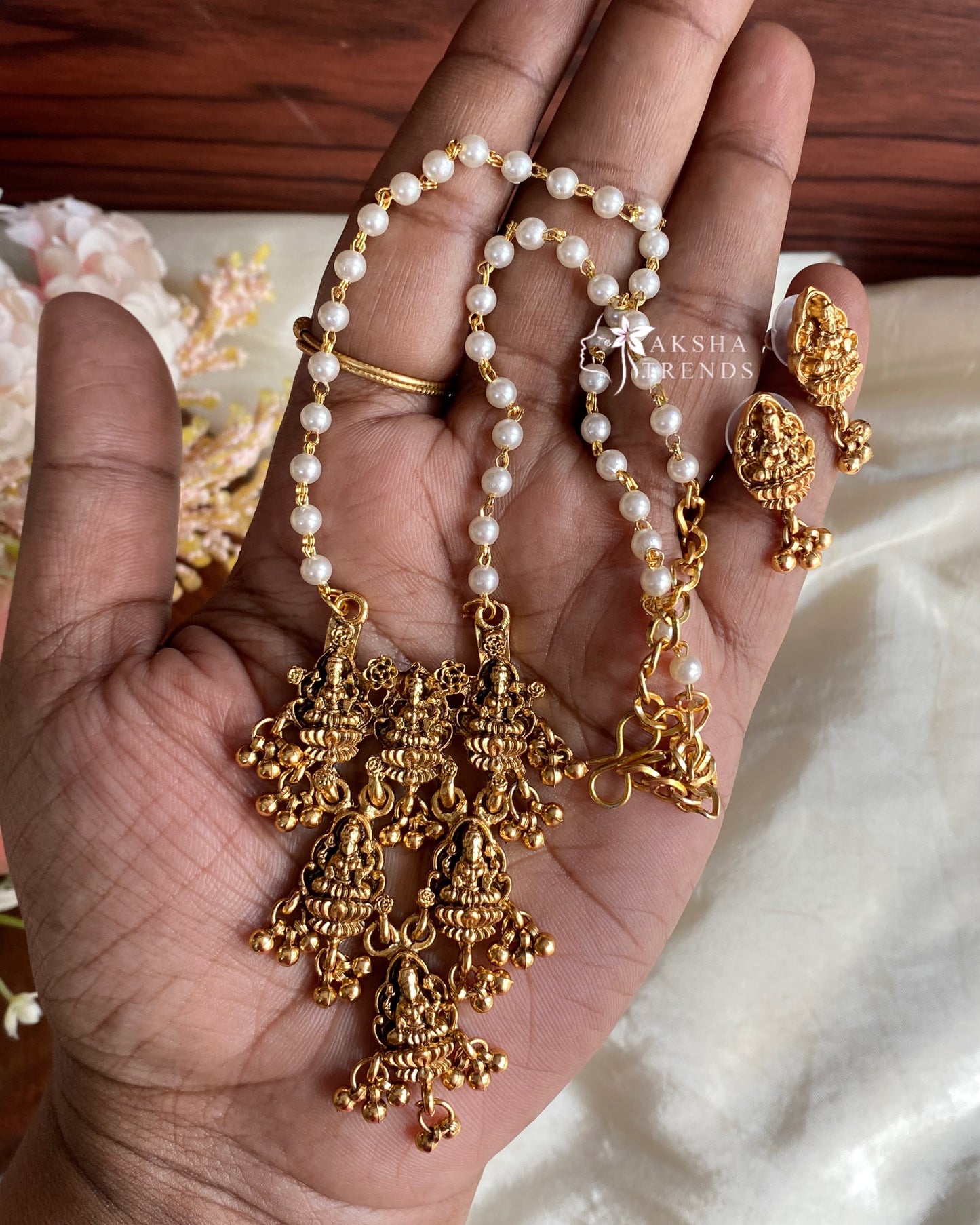 Lakshmi step pendant chain