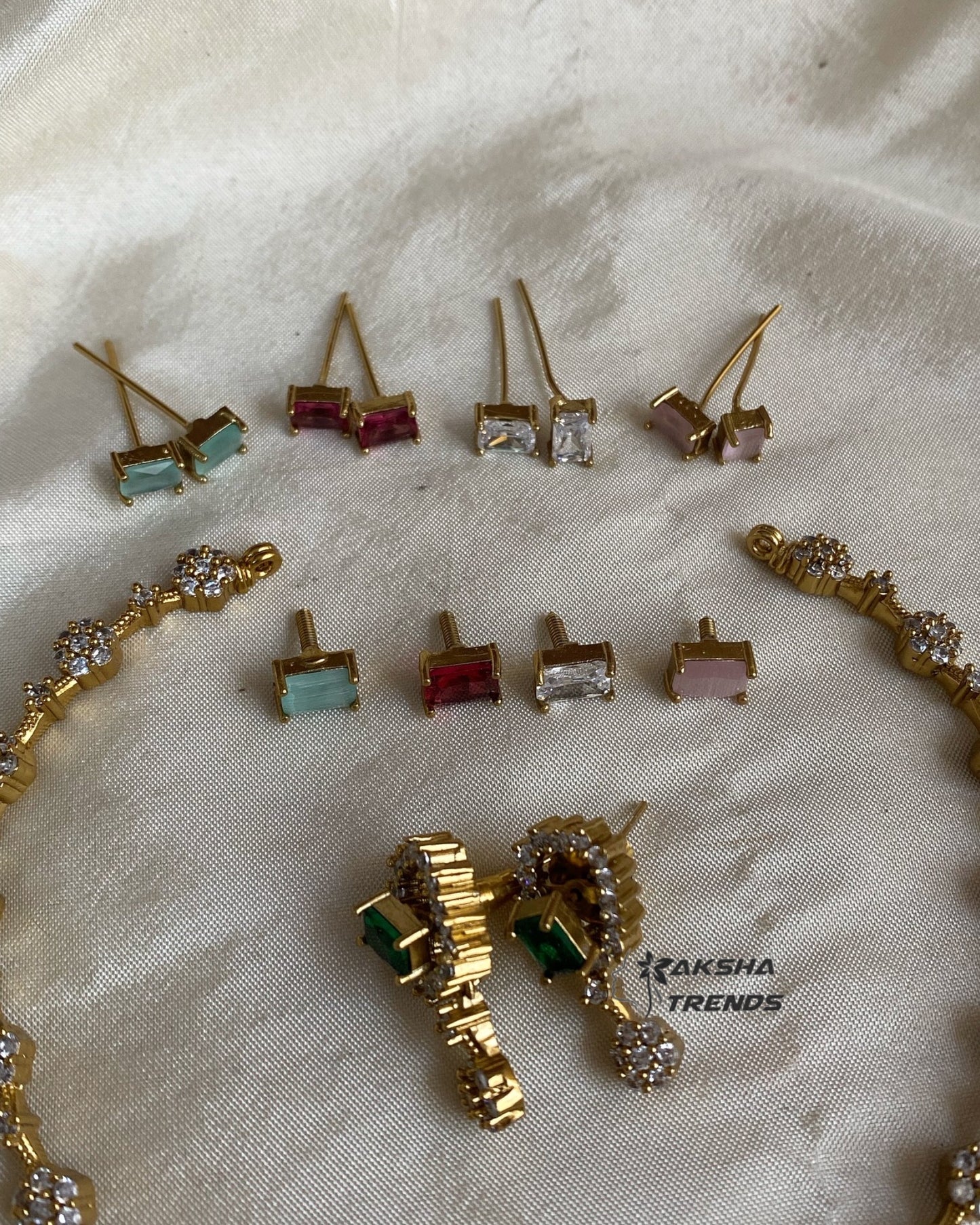 Inter colour changeable diamond necklace Aksha Trends