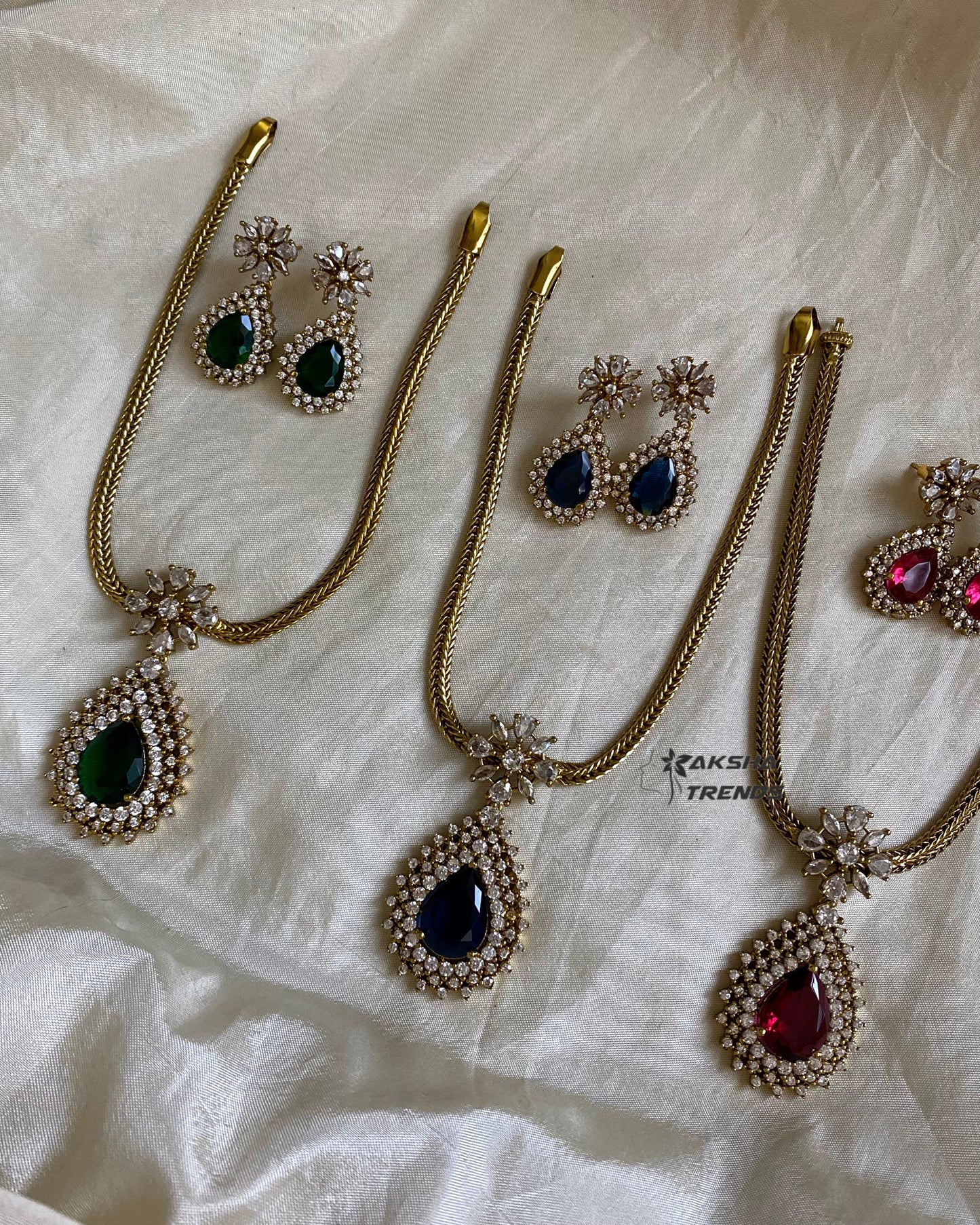 Diamond pendant necklace Aksha Trends