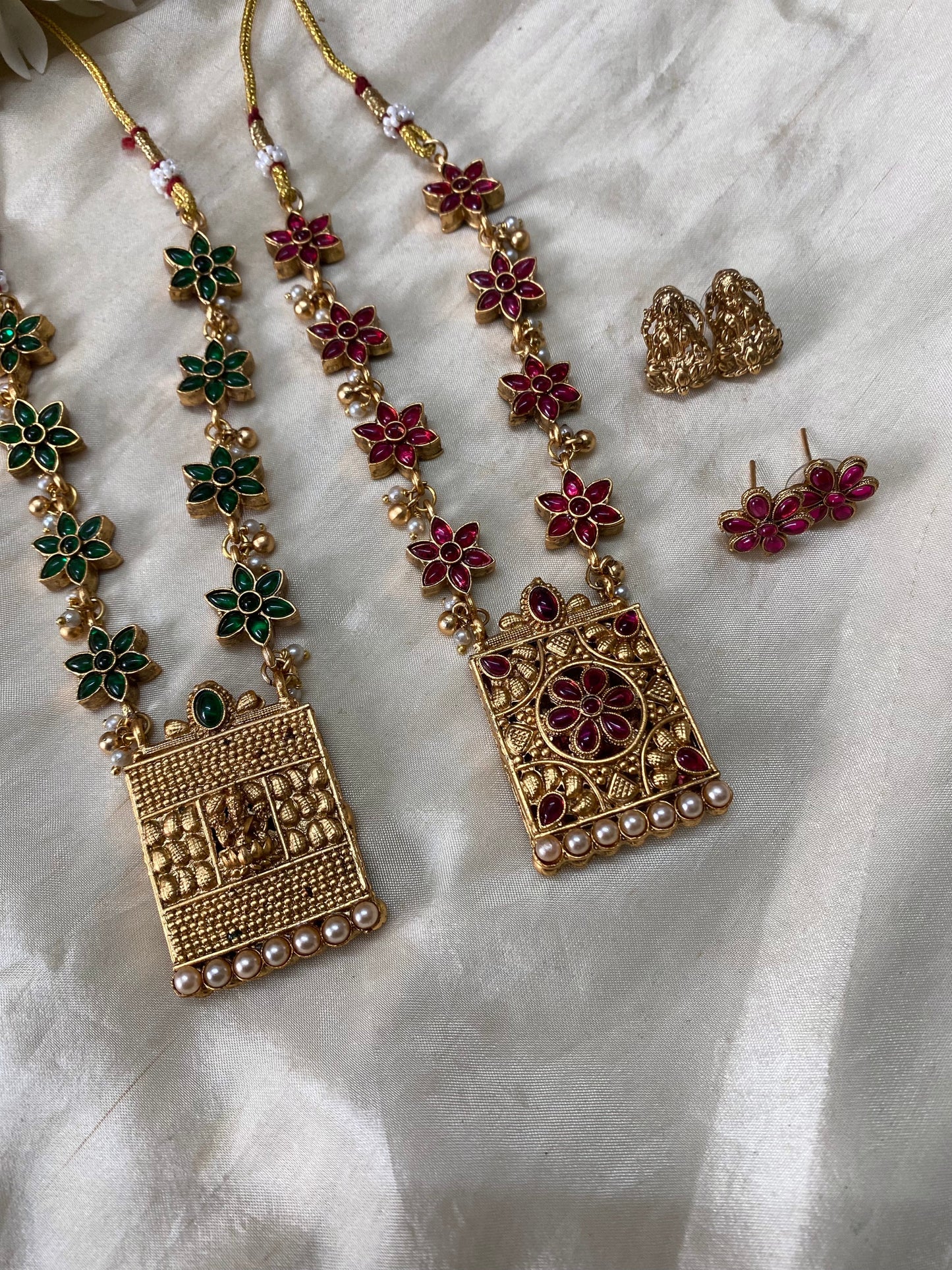 Antique floral reversible Necklace Aksha Trends
