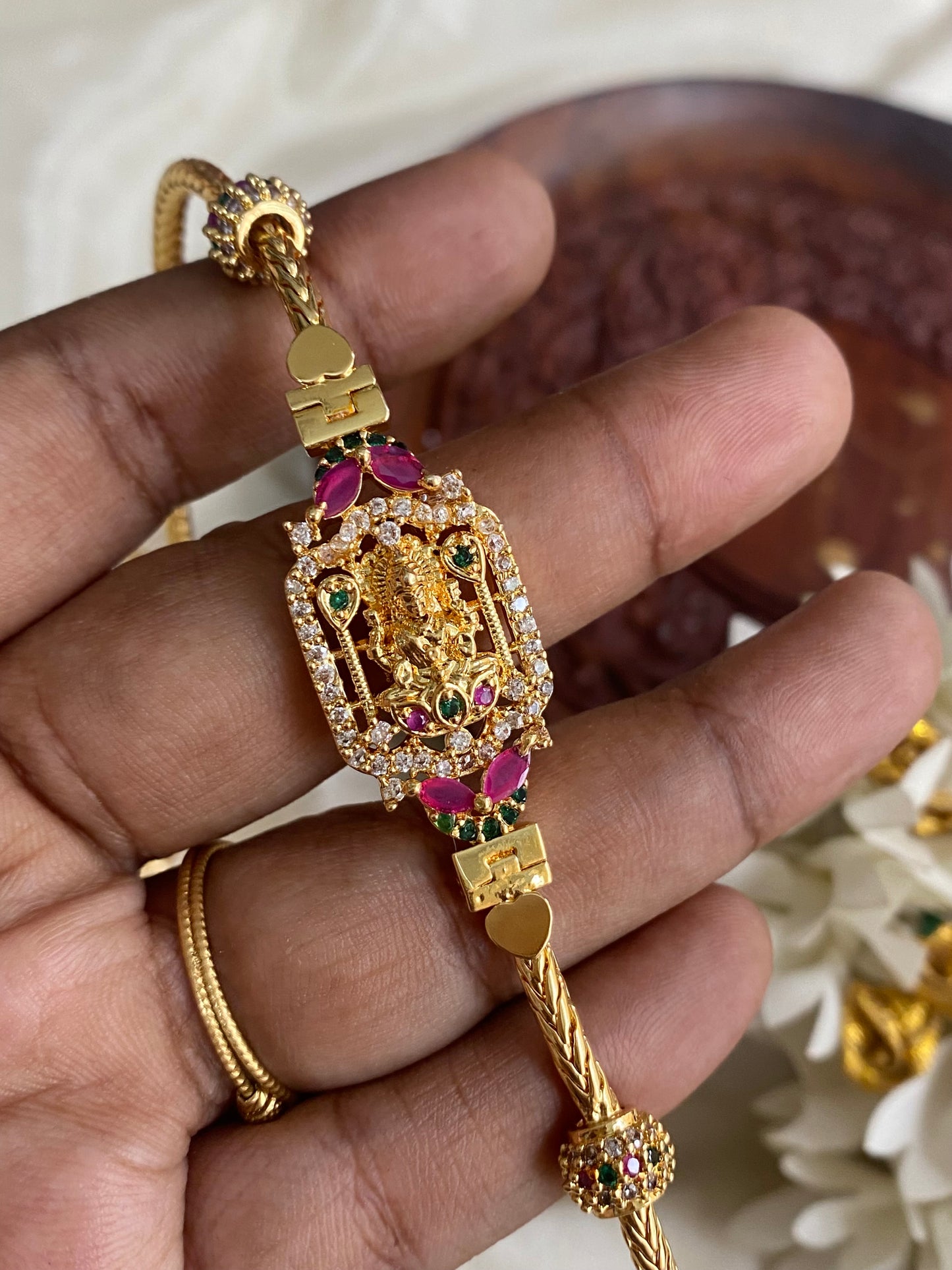 Lakshmi Mogappu chain Aksha Trends