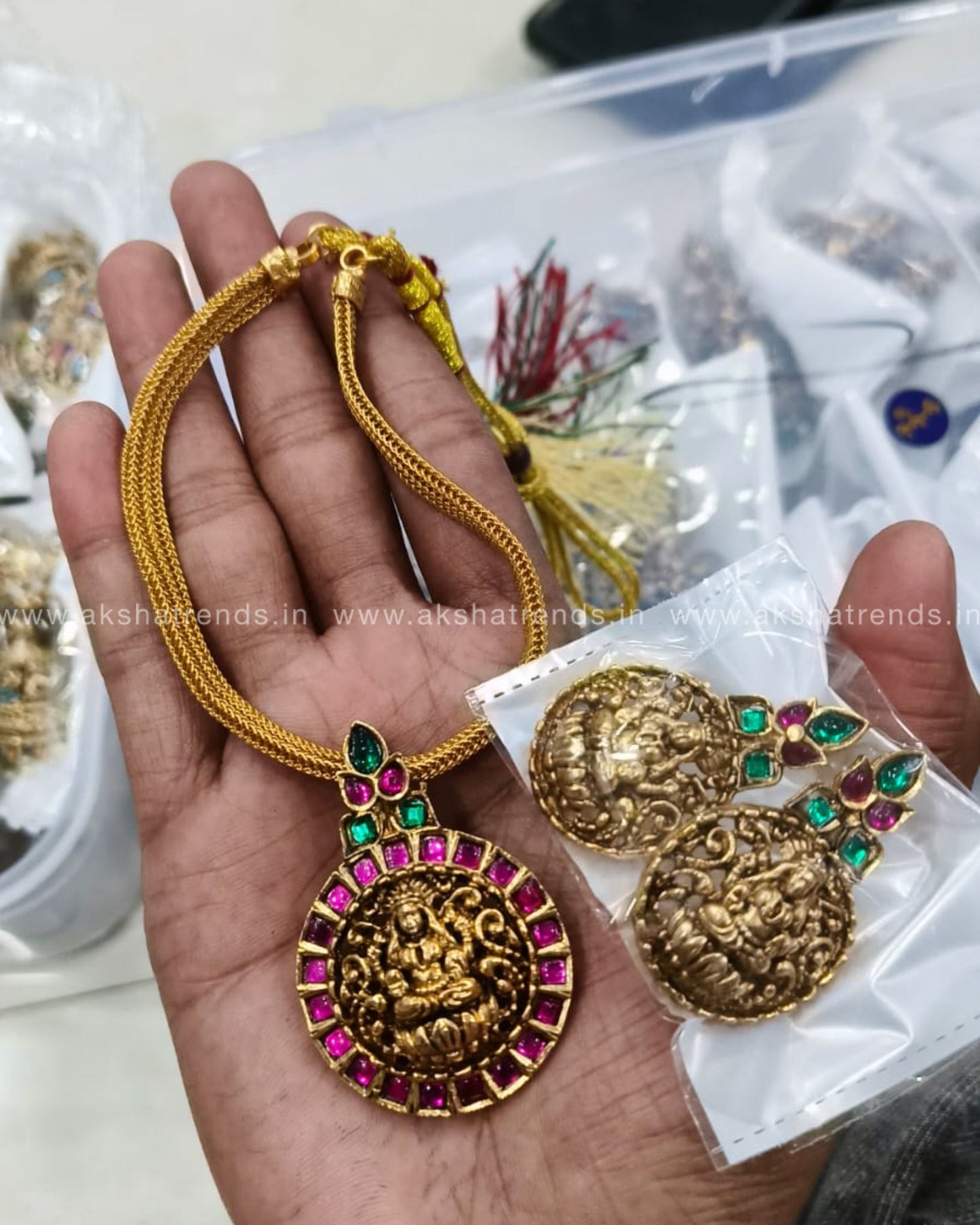 Kemp lakshmi Attigai Aksha Trends