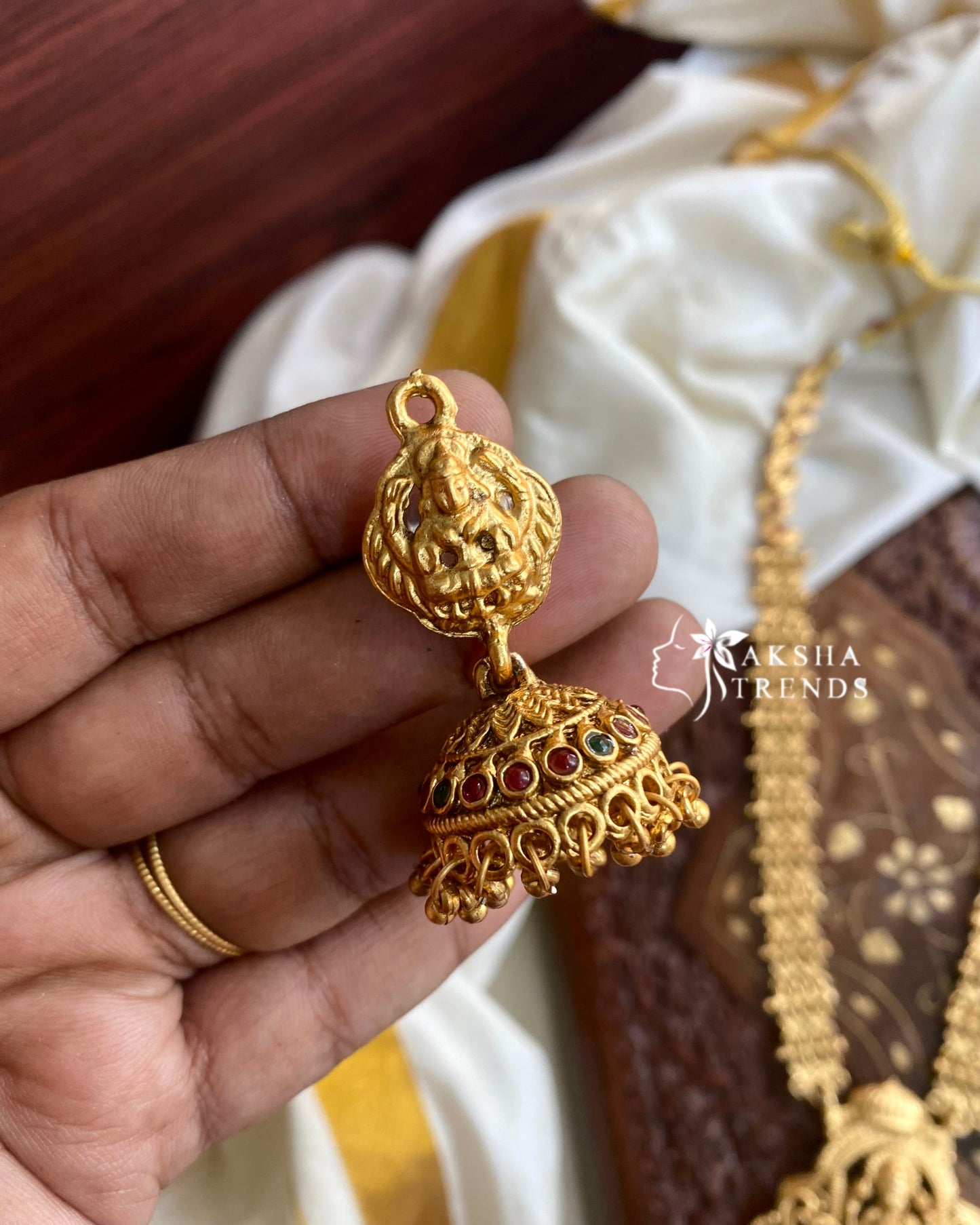 Lakshmi pendant haram Aksha Trends