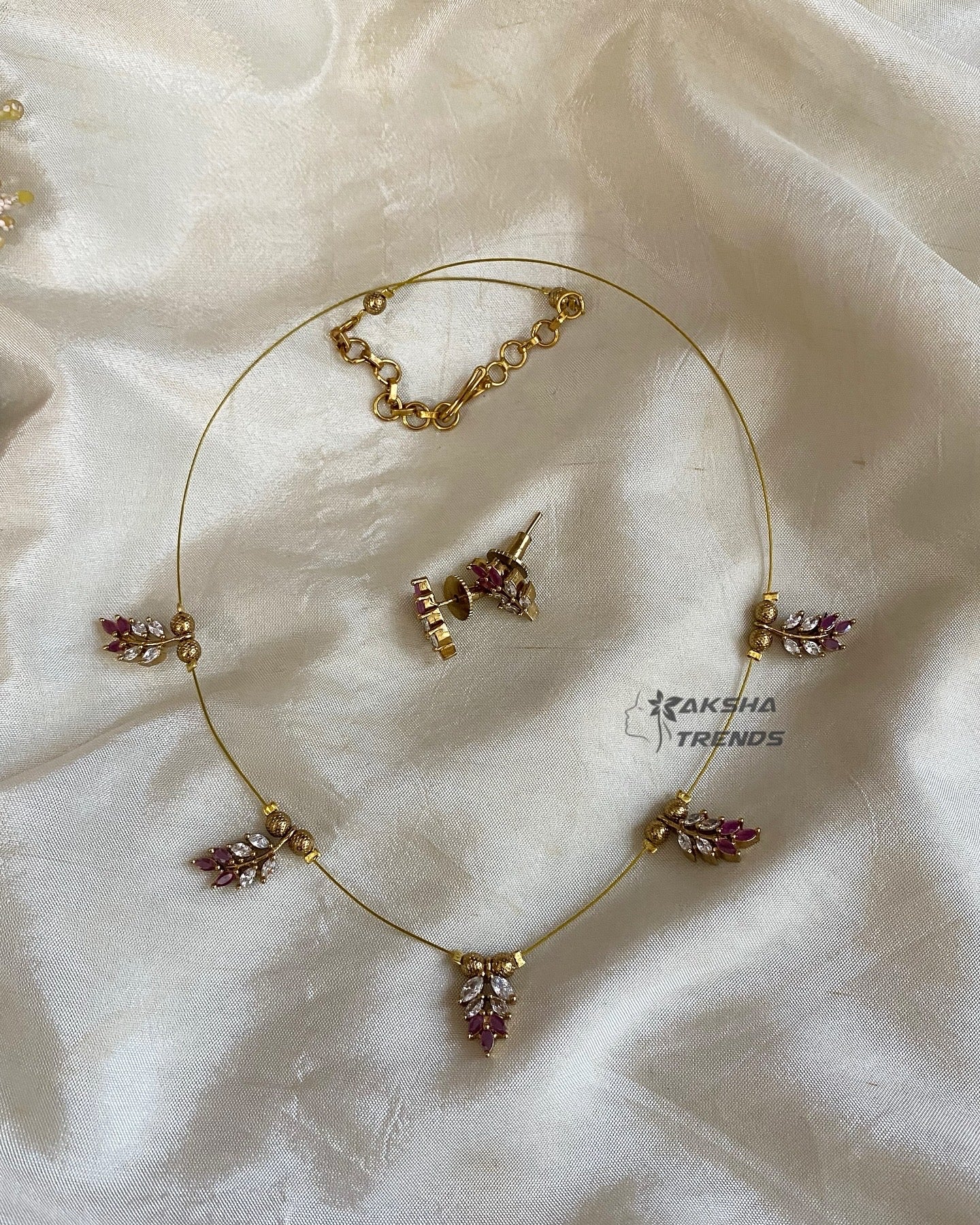 Invisible Necklace -leafy Ruby