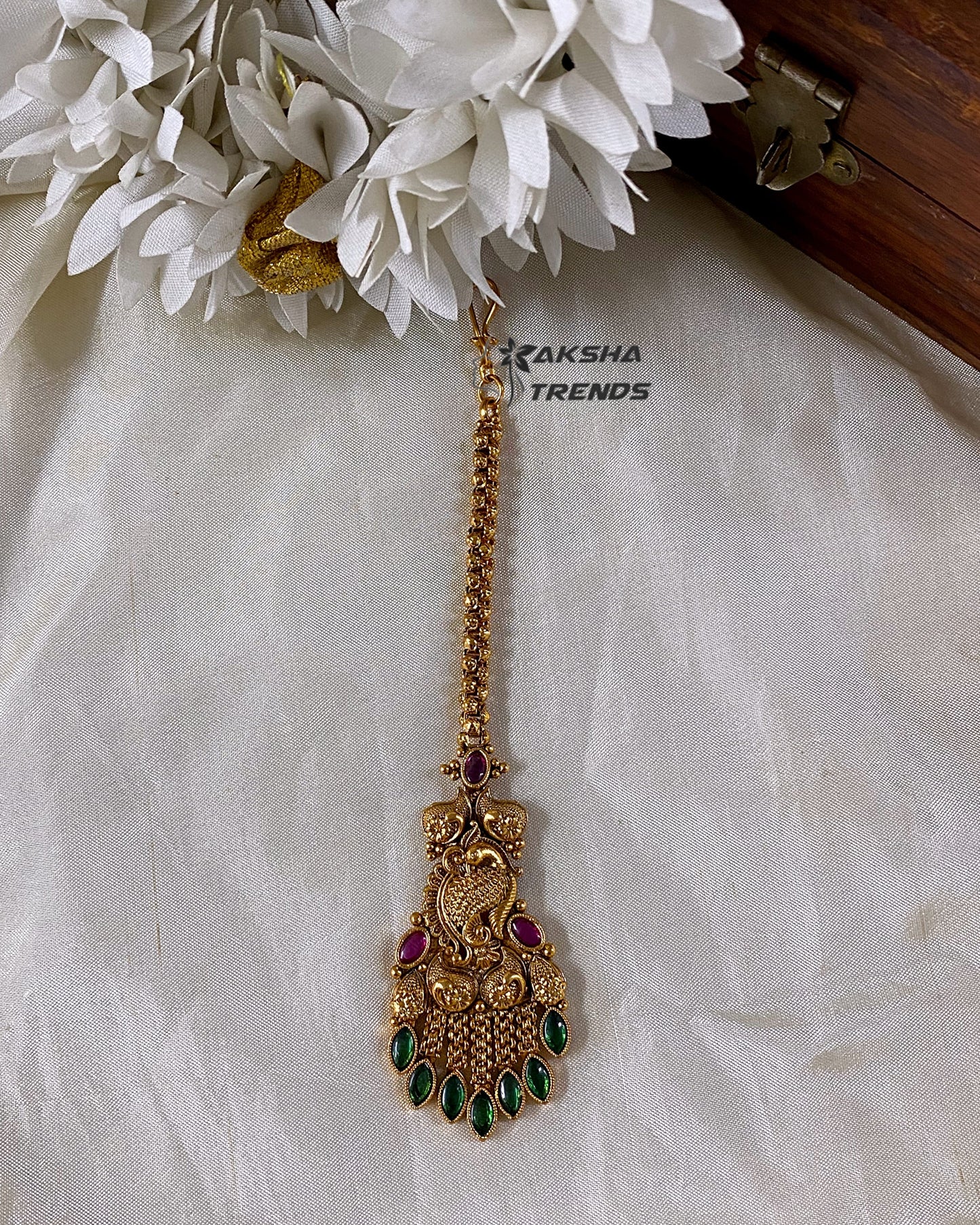 Premium gold tikka Aksha Trends
