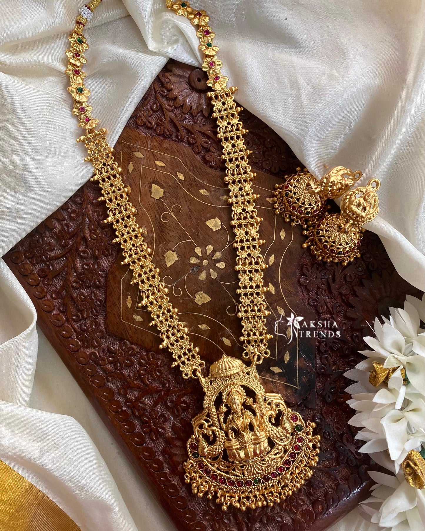 Lakshmi pendant haram Aksha Trends
