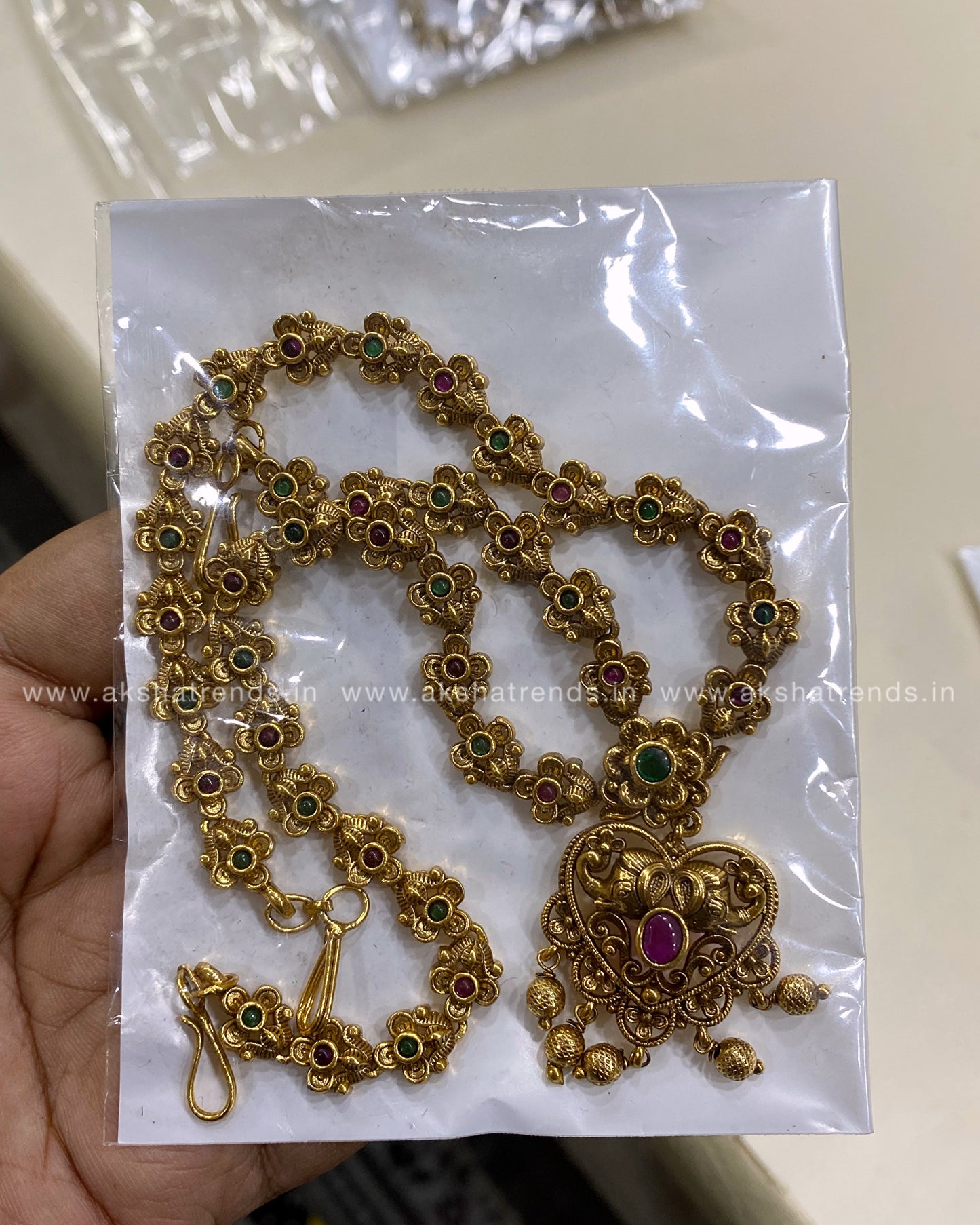 Premium mathapatti tikka Aksha Trends