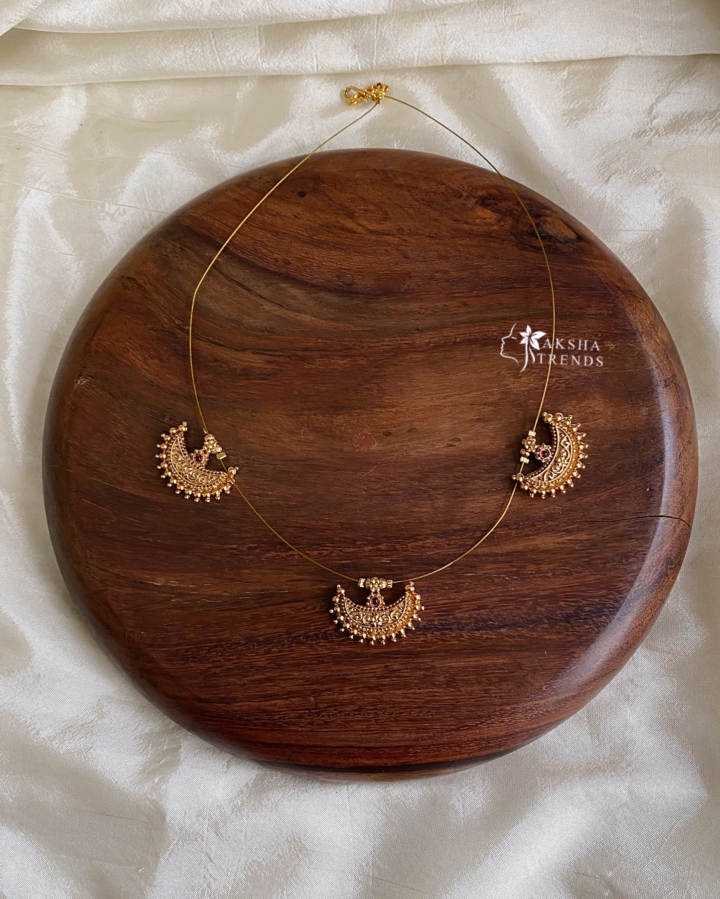 Invisible Necklace -chakra Aksha Trends