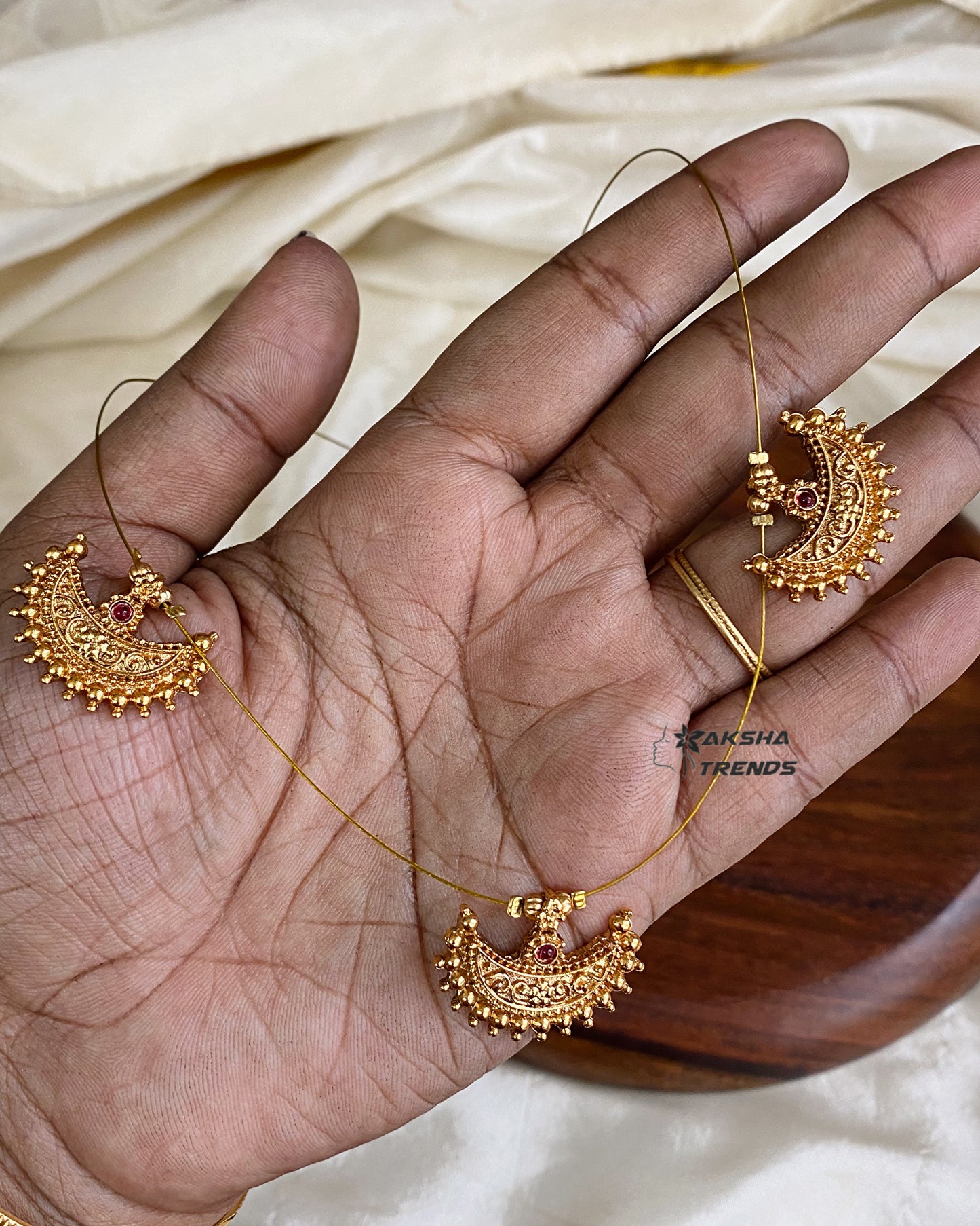 Invisible Necklace -chakra Aksha Trends