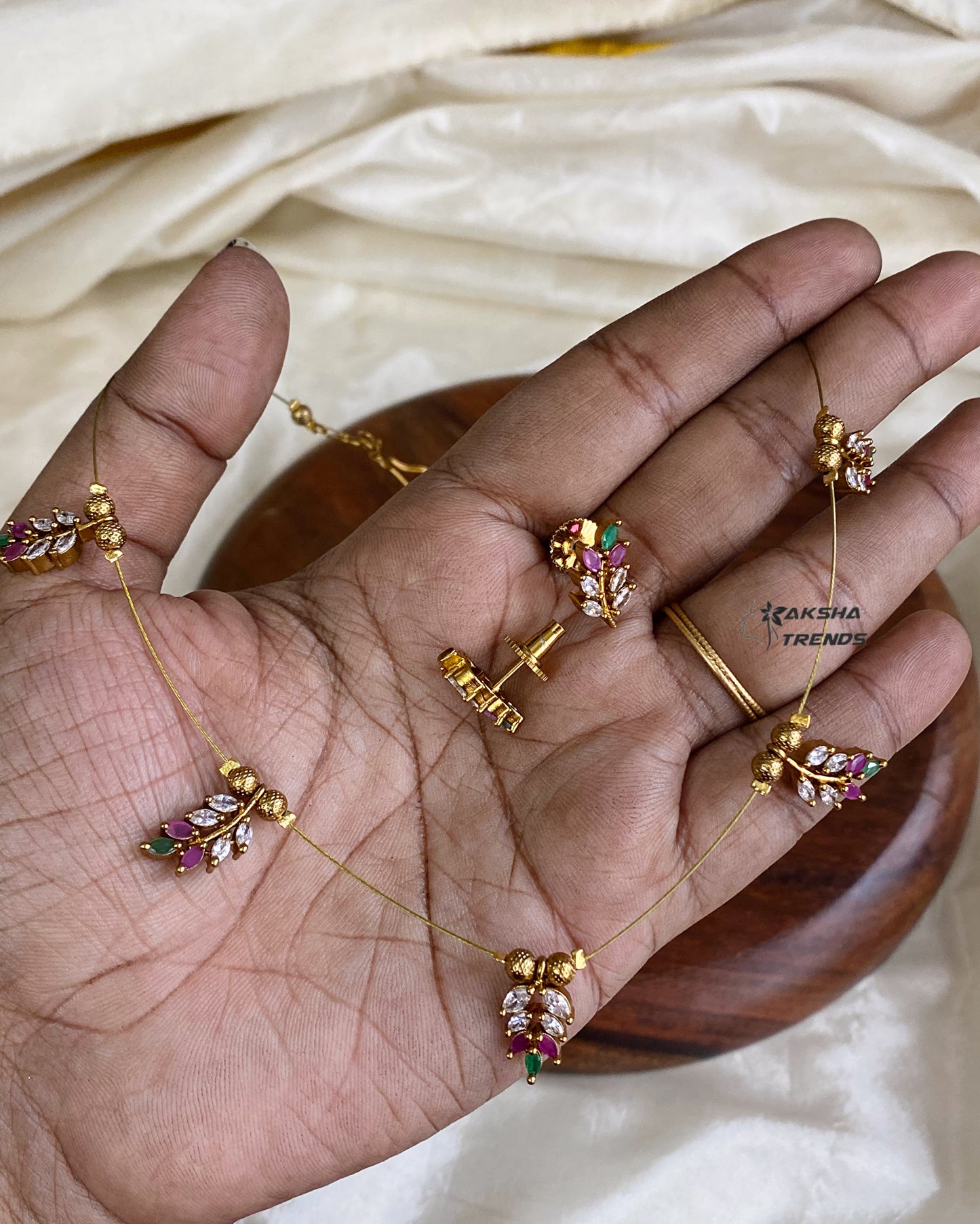 Invisible Necklace -leafy Aksha Trends