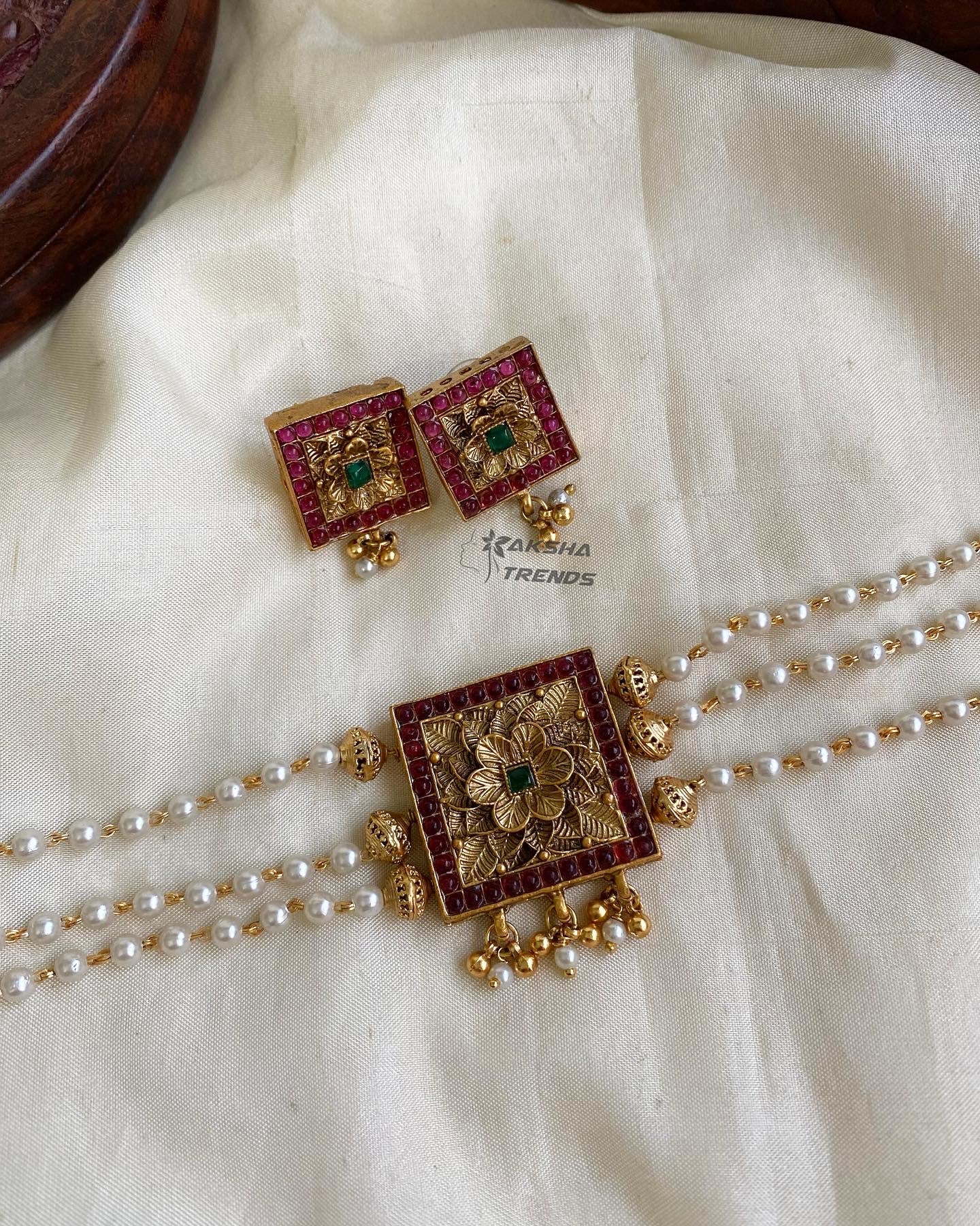 Floral pearl choker Aksha Trends