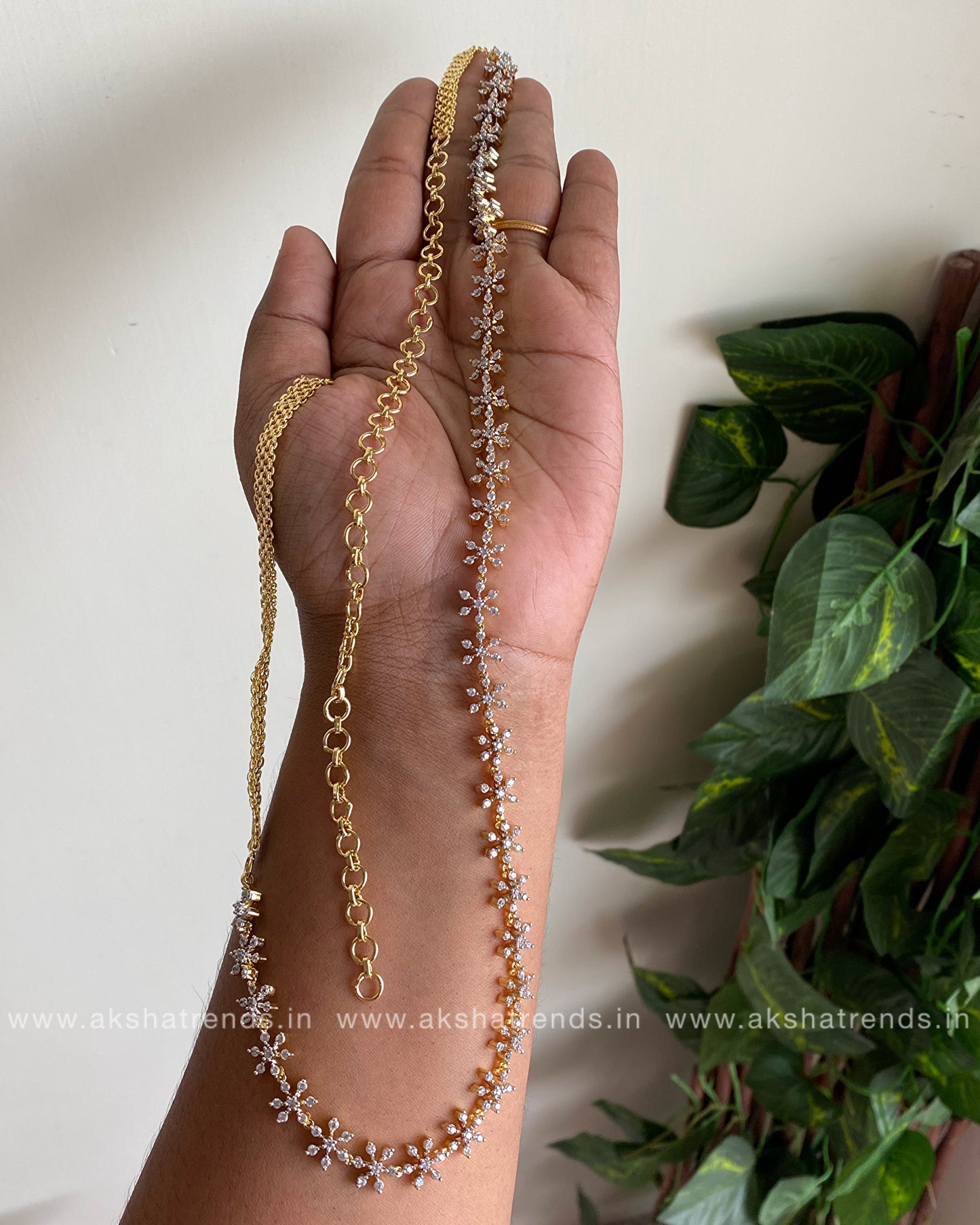 Premium Nakshatra Hipchain Aksha Trends