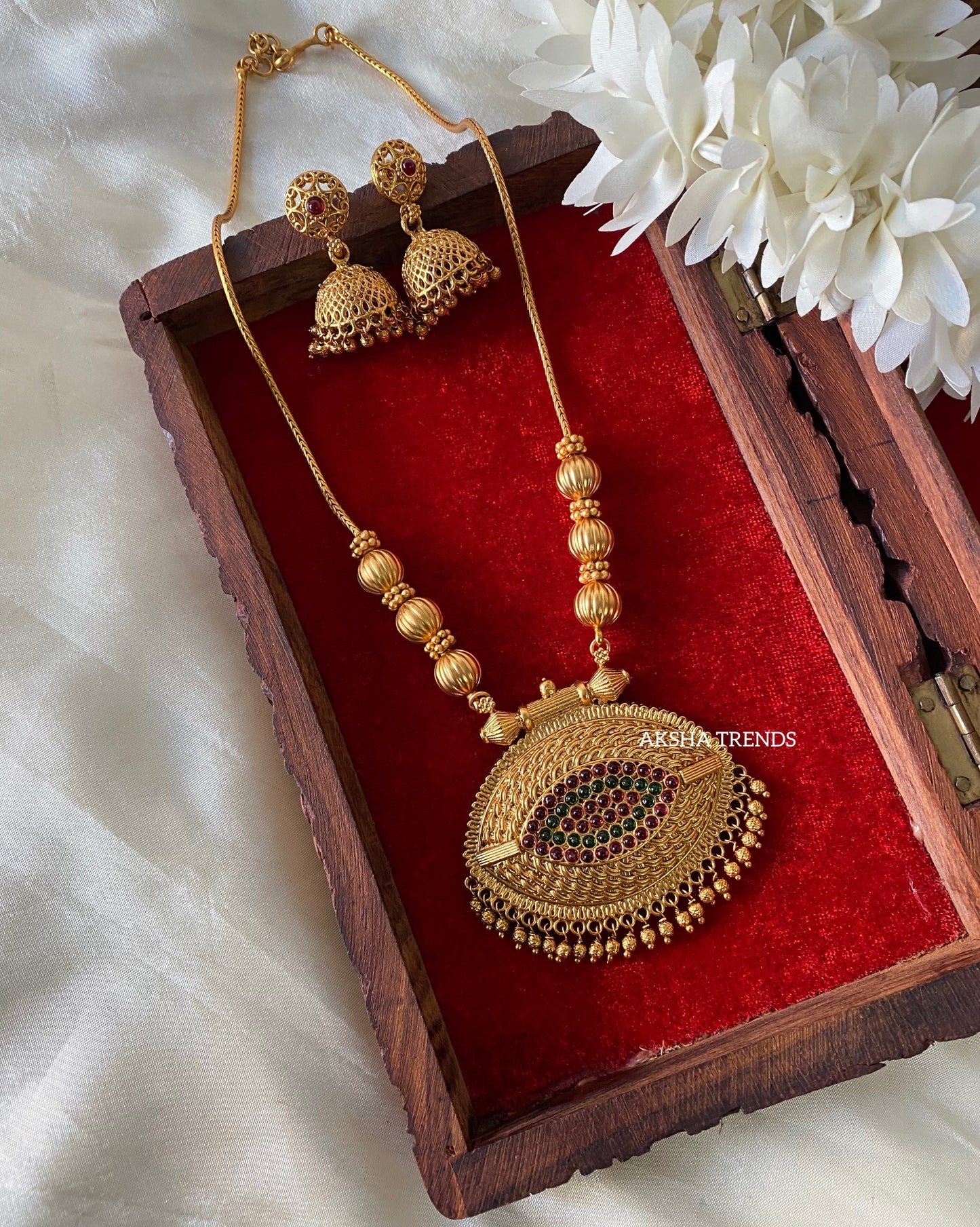Oval pendant set premium Aksha Trends