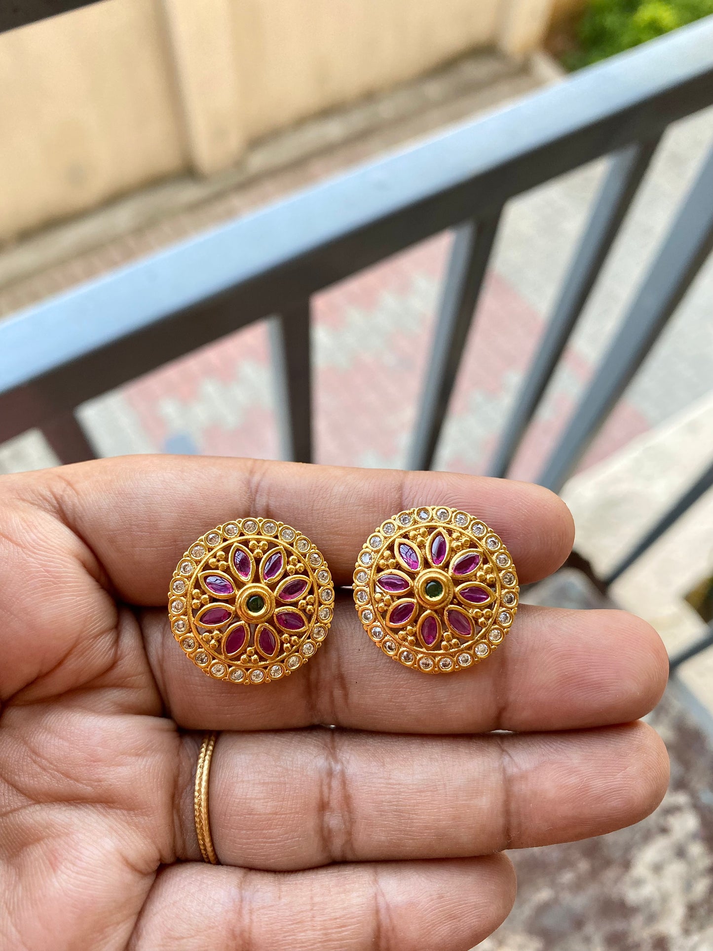 Premium golden stud Aksha Trends