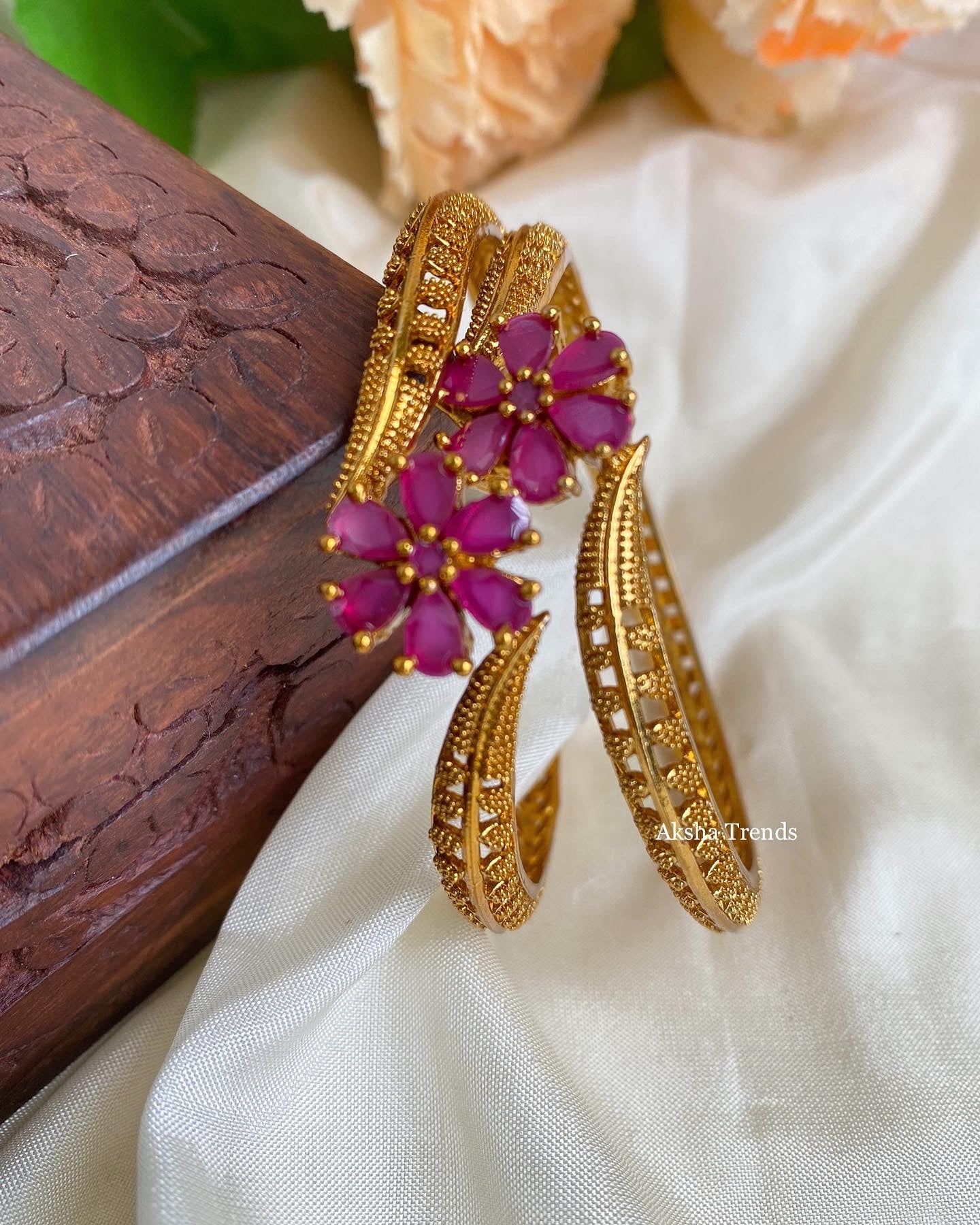 Golden floral kada (2pc) Aksha Trends