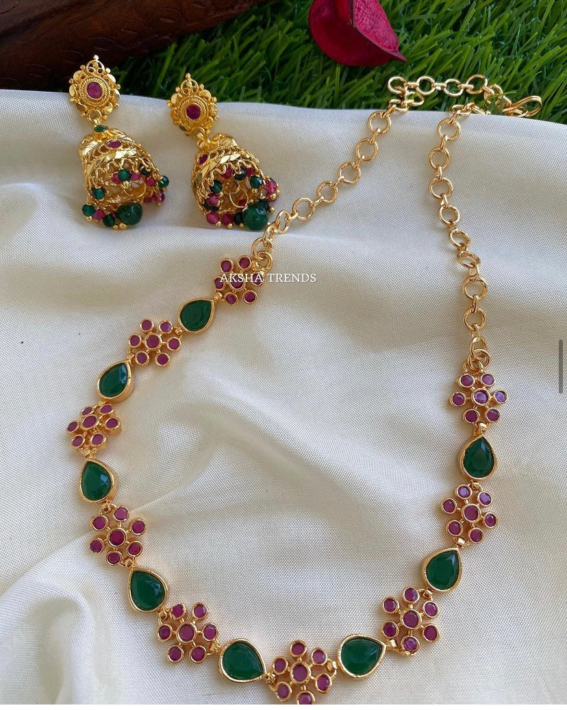 Goldplated premium emerald necklace - Main Image