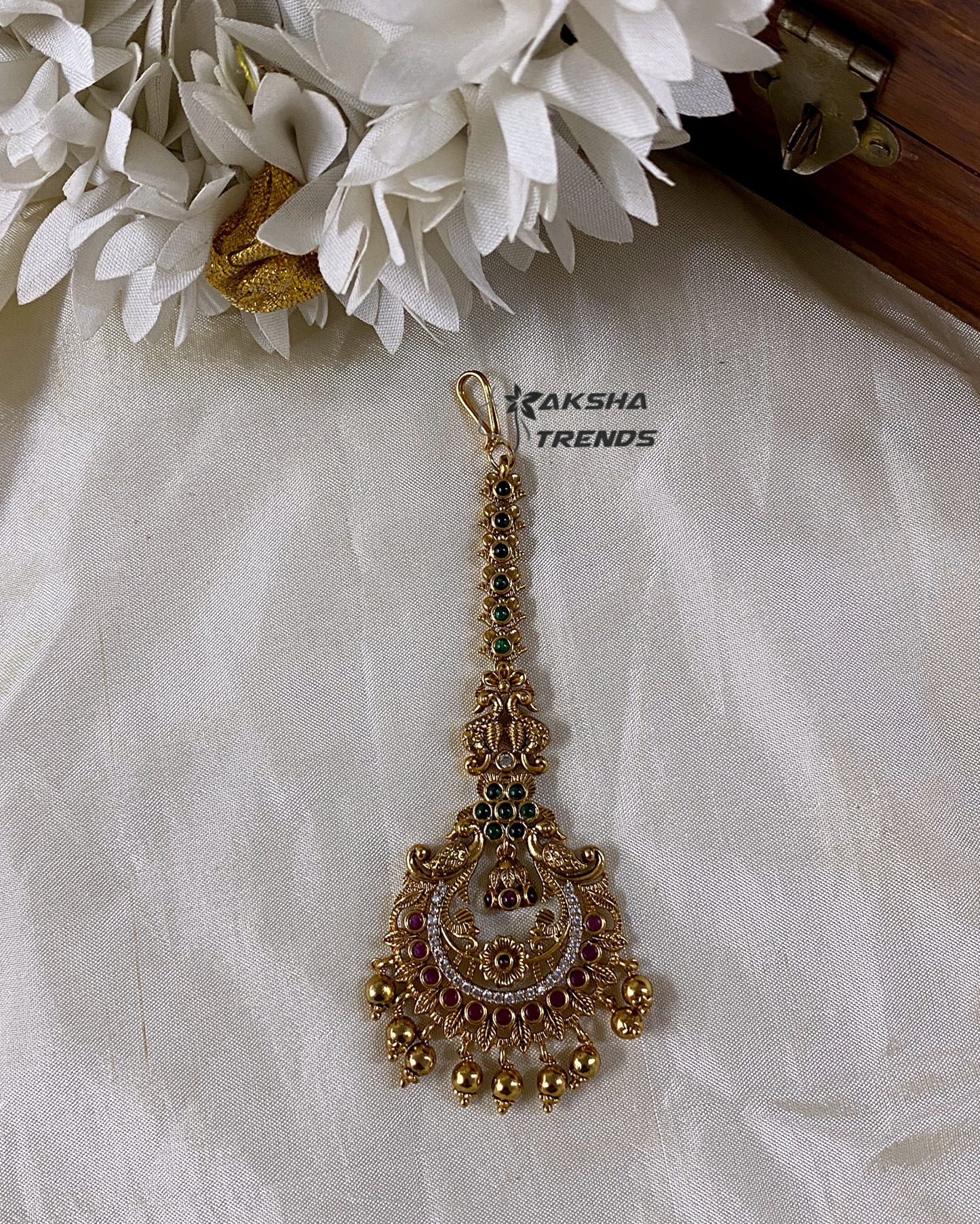Premium gold tikka Aksha Trends