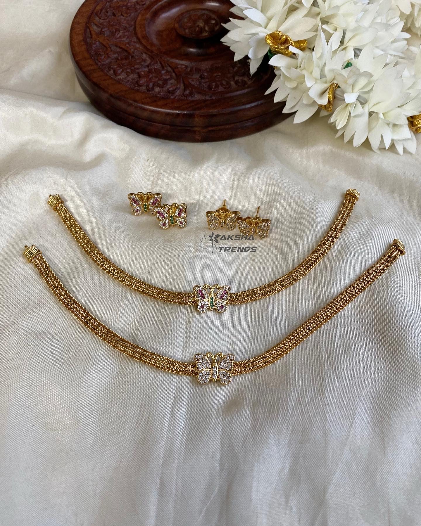 Premium butterfly choker Aksha Trends
