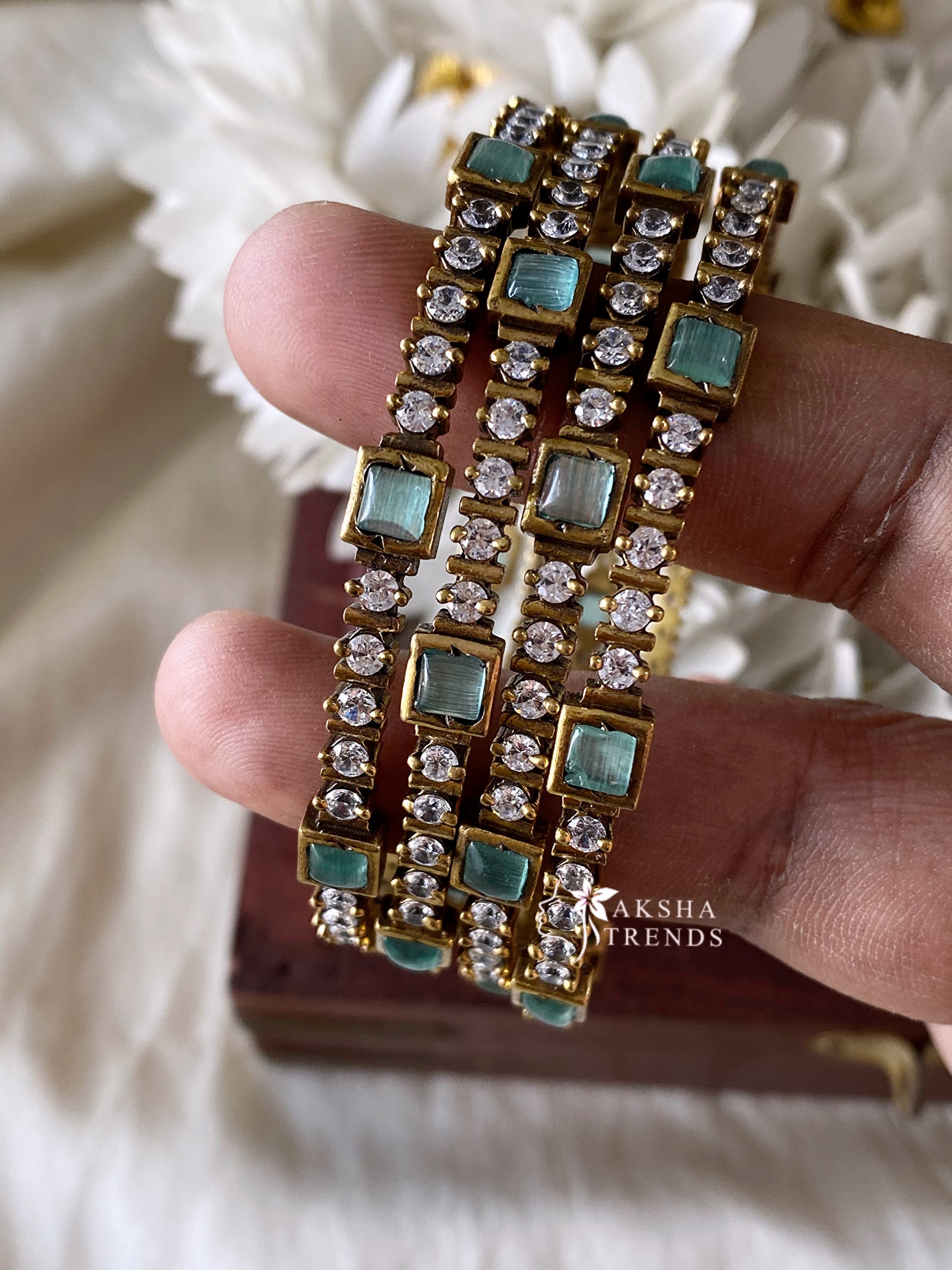 Victoria bangles -Blue (4pc) Aksha Trends