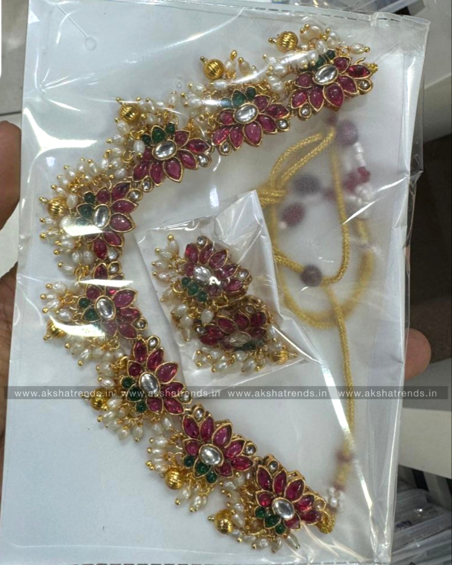 Lotus kemp choker