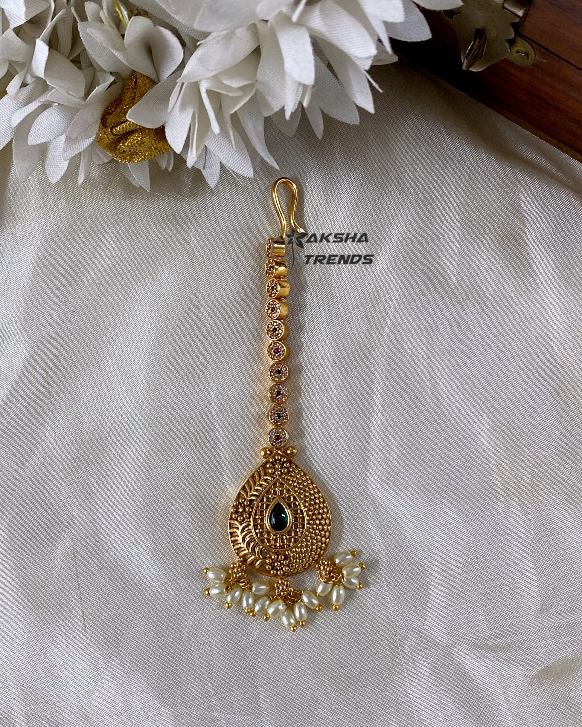 Premium gold tikka Aksha Trends