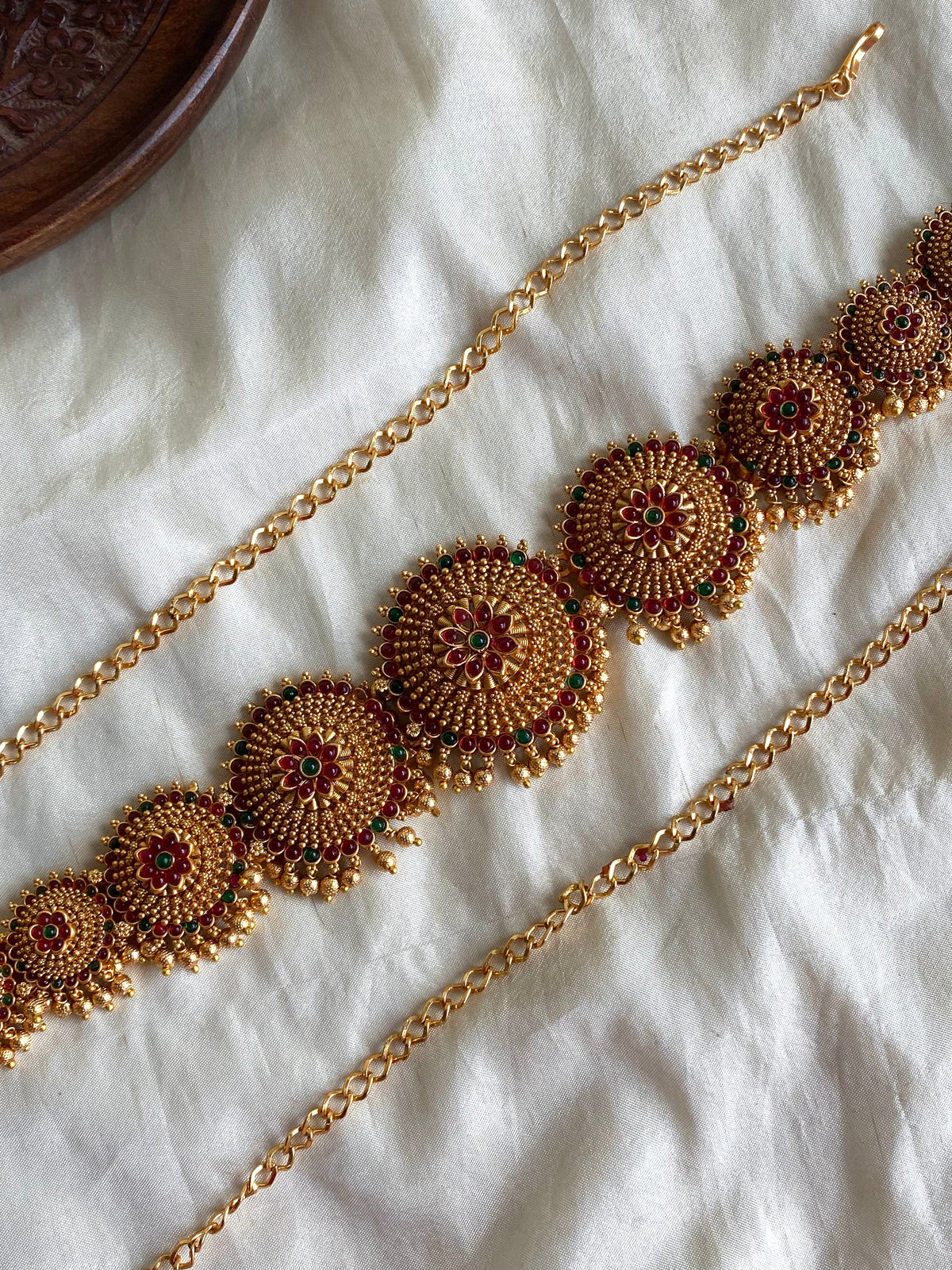 Antique floral hipchain Aksha Trends