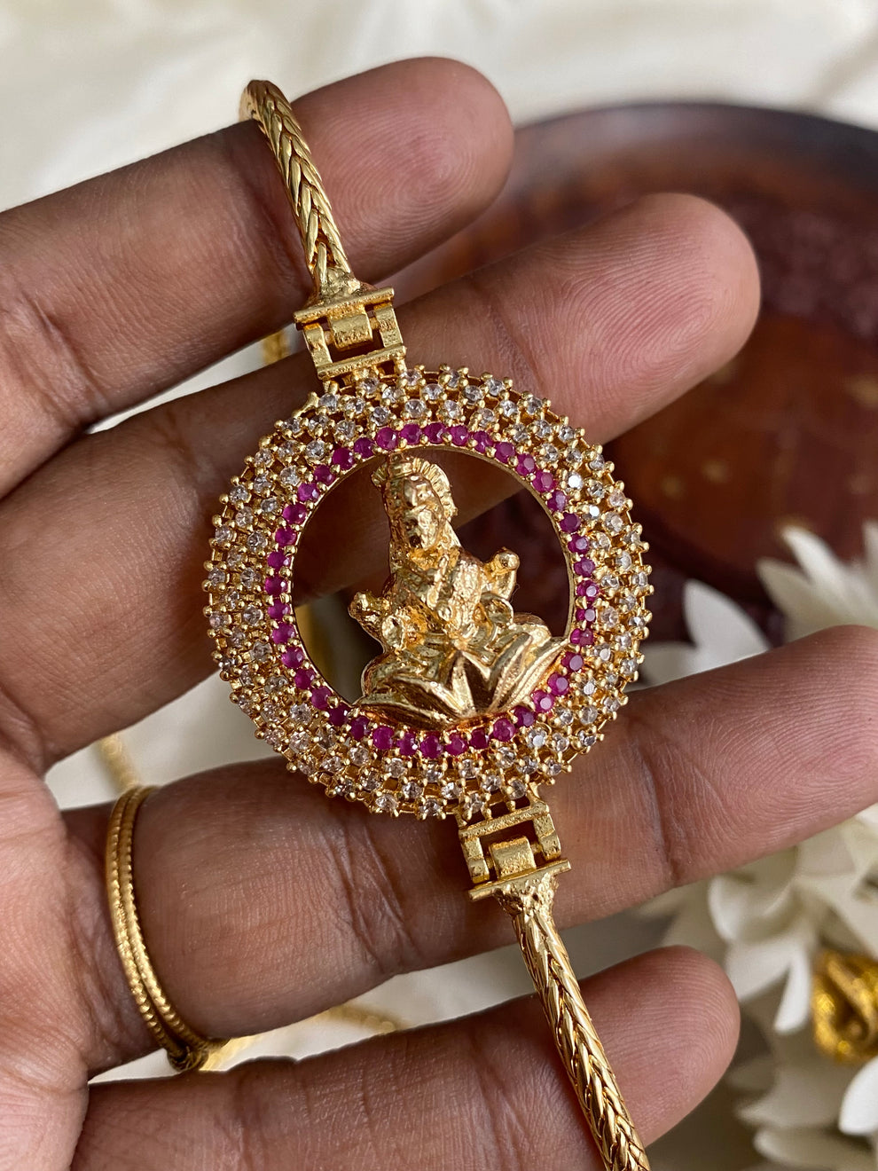 Lakshmi Mogappu chain Aksha Trends 