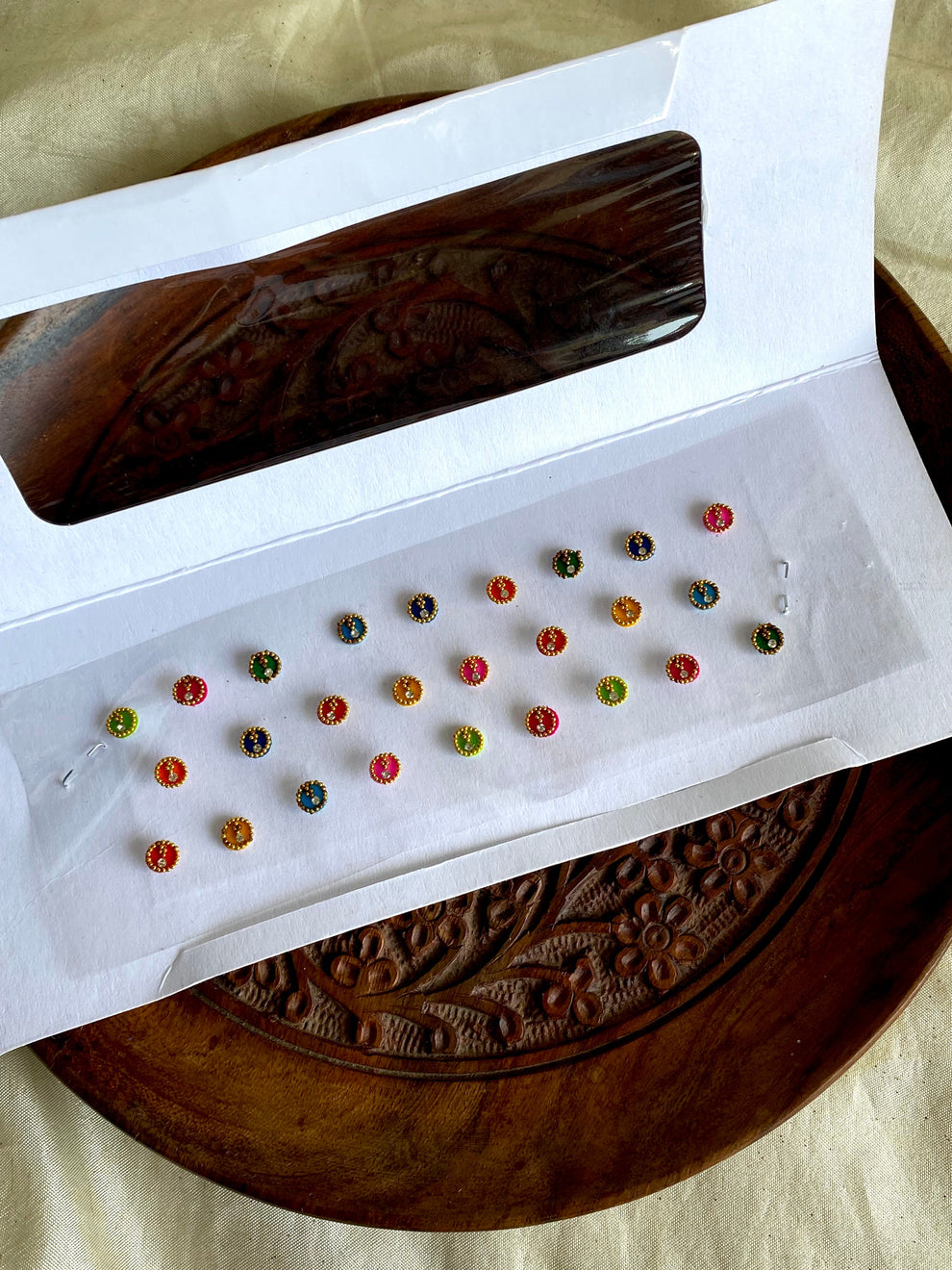 D1 -Stone Bindi Aksha Trends 