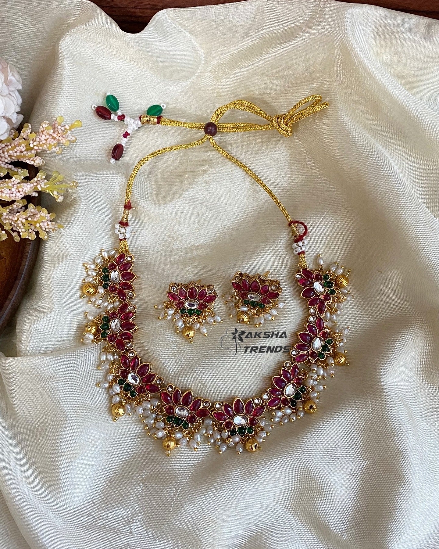 Lotus kemp choker