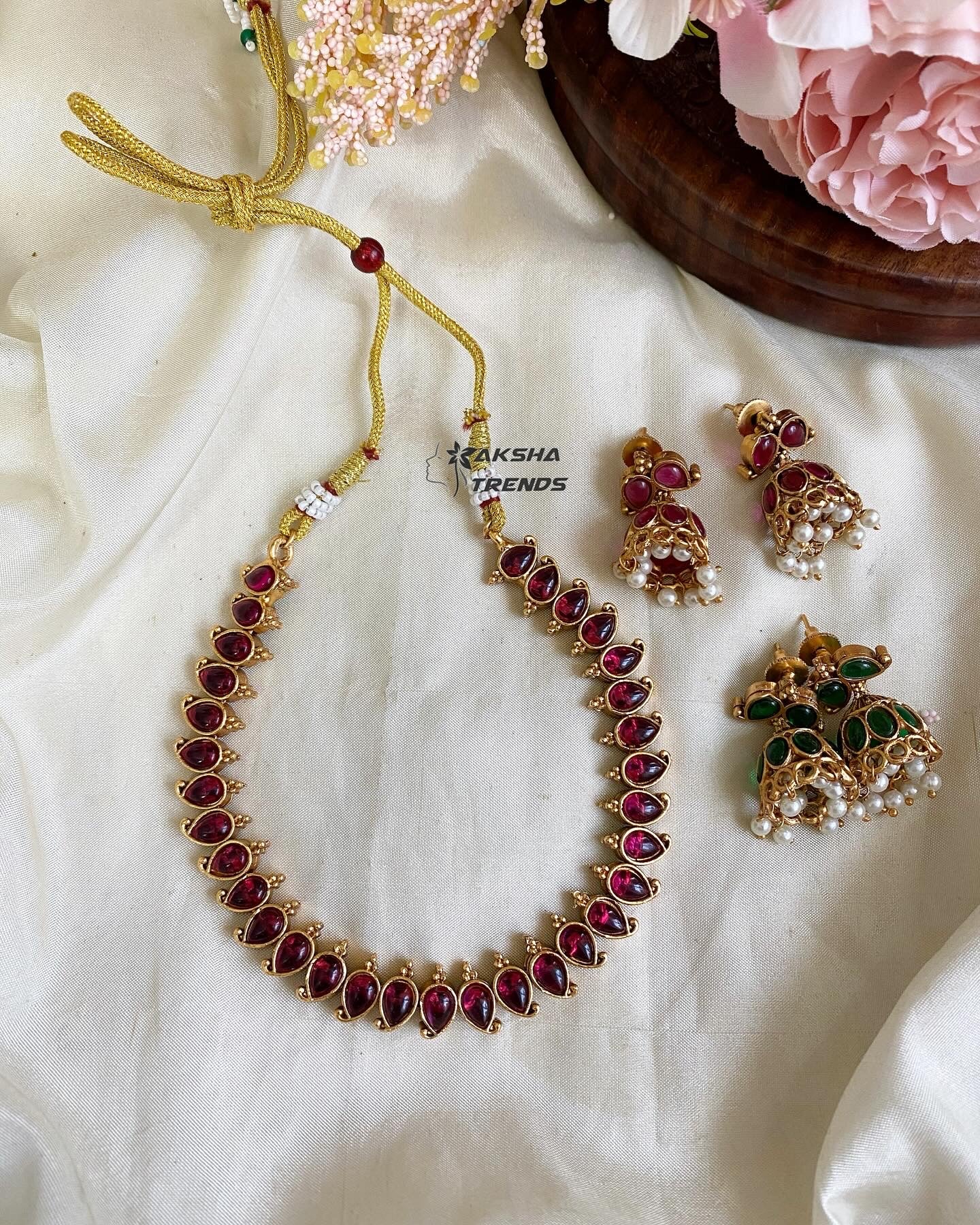 Reversible kemp choker (Ruby & Green) Aksha Trends