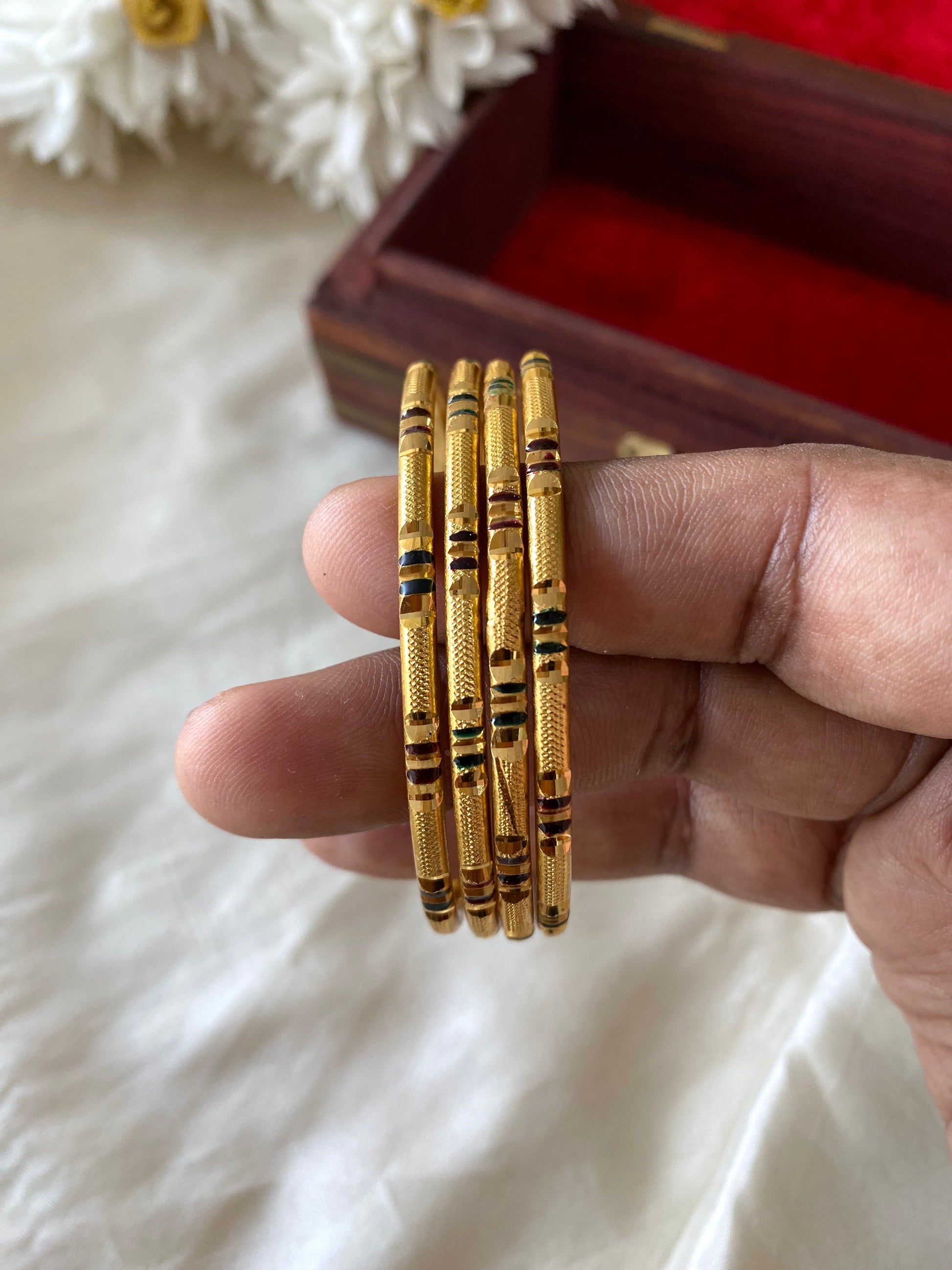 Enamel bangles (4pc) Aksha Trends