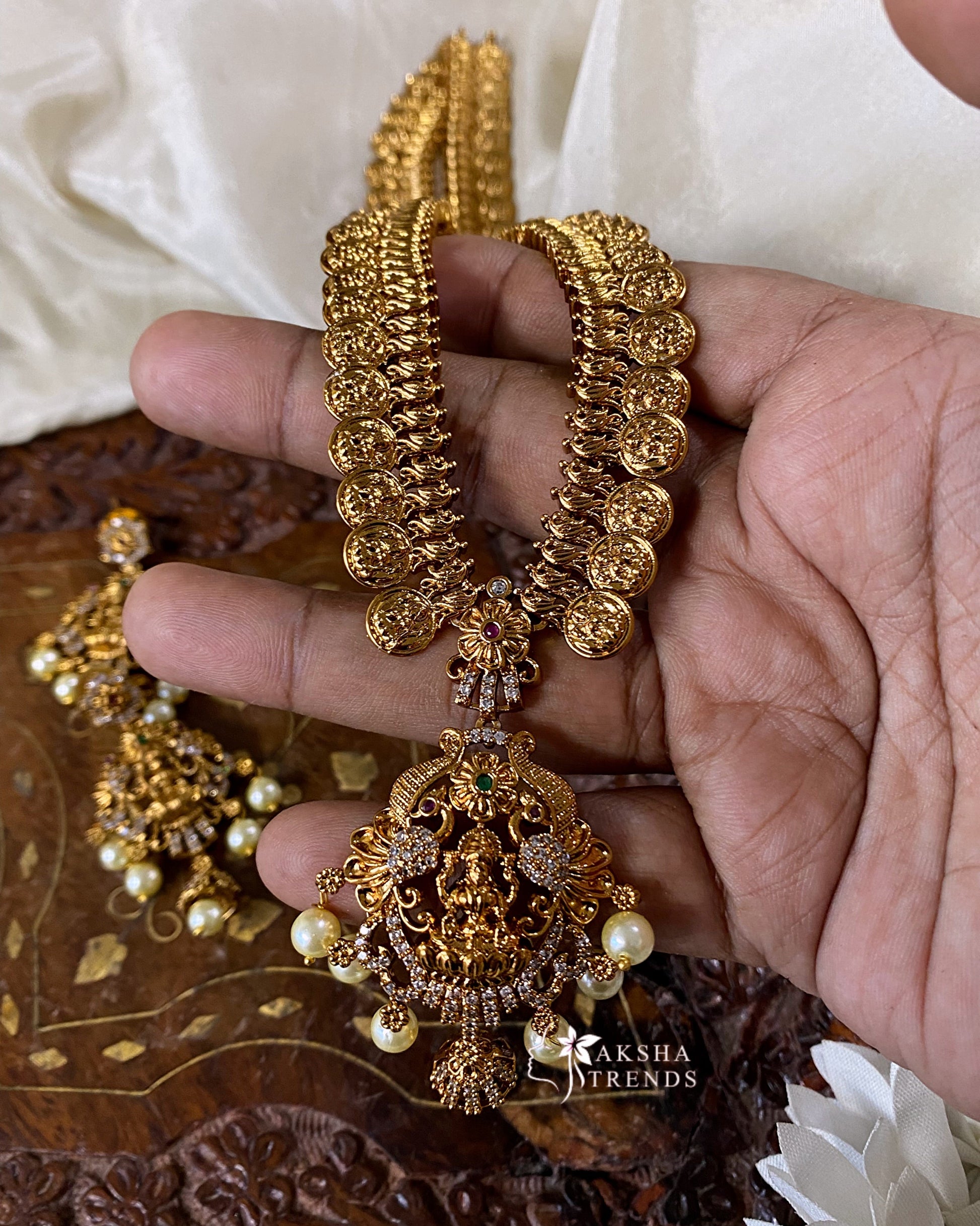 Lakshmi kasumalai haram Aksha Trends