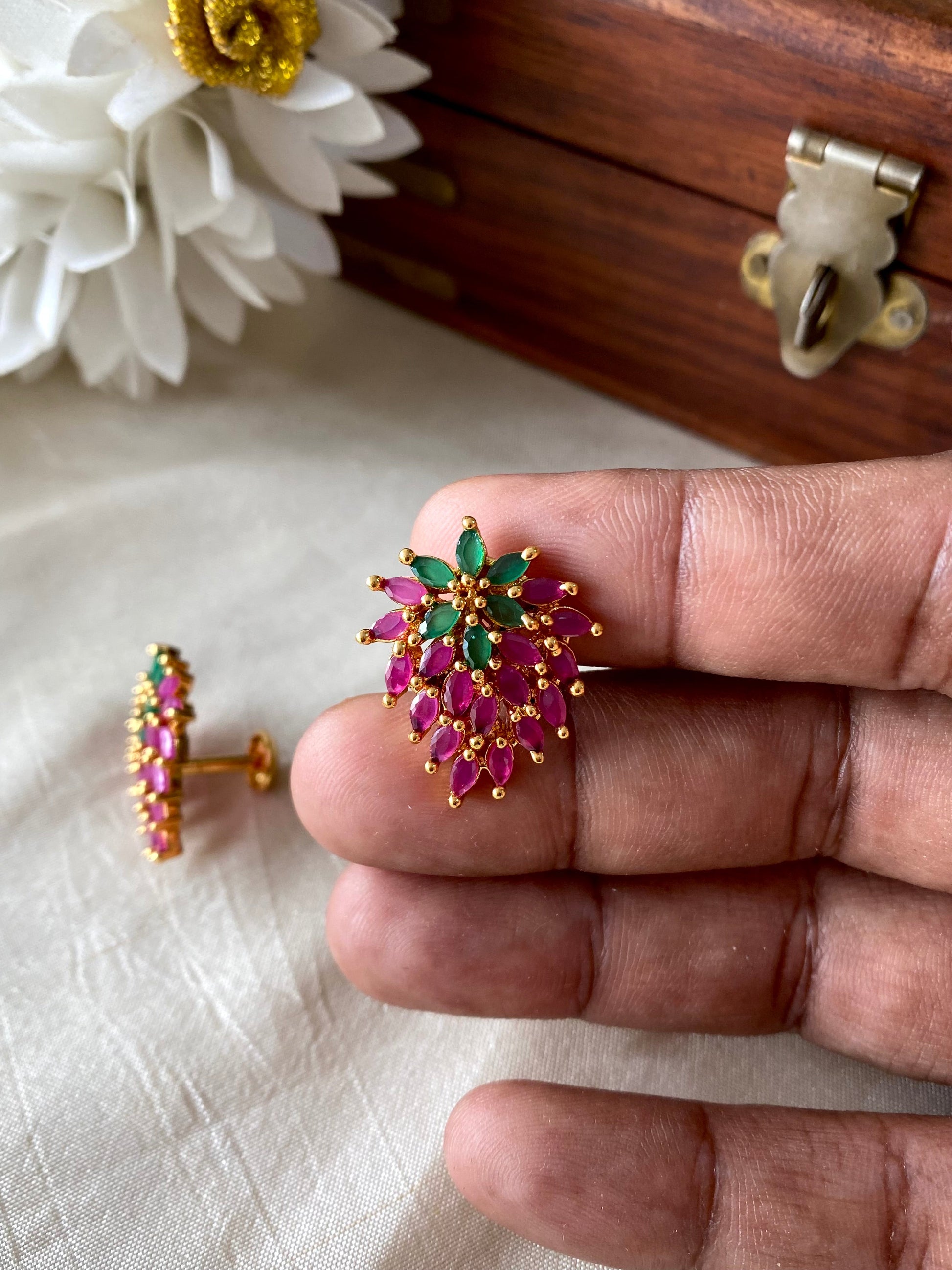 Premium stud strawberry Aksha Trends