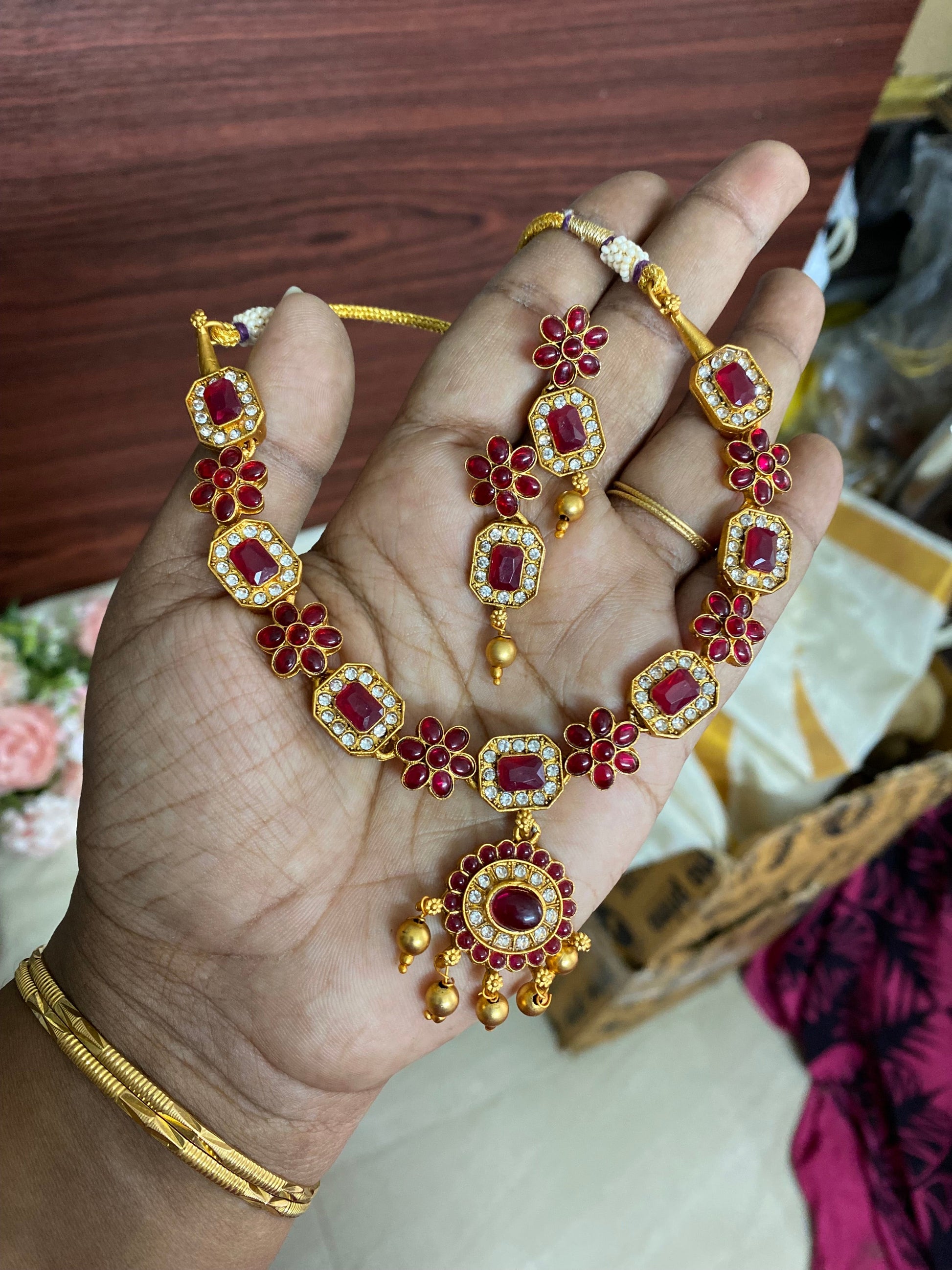 Floral stone necklace Aksha Trends