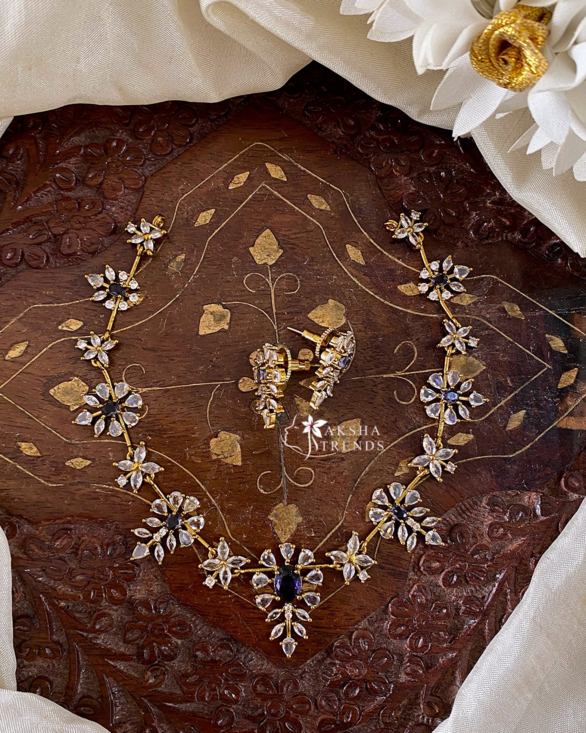 Floral diamond Necklace Aksha Trends