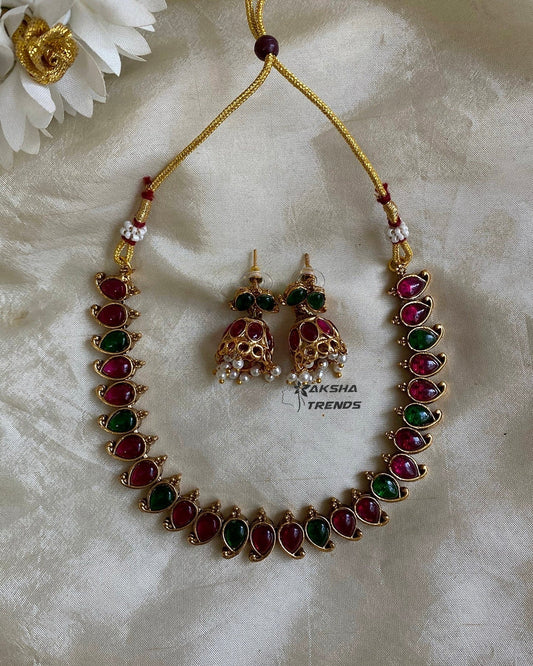 Kemp manga necklace -Multi Aksha Trends