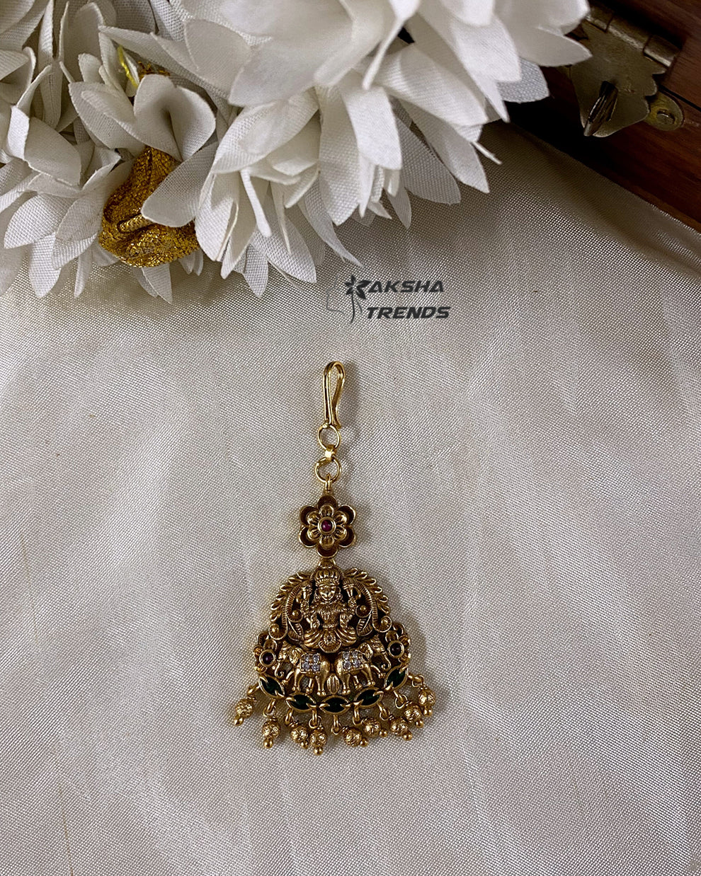 Premium gold tikka Aksha Trends 