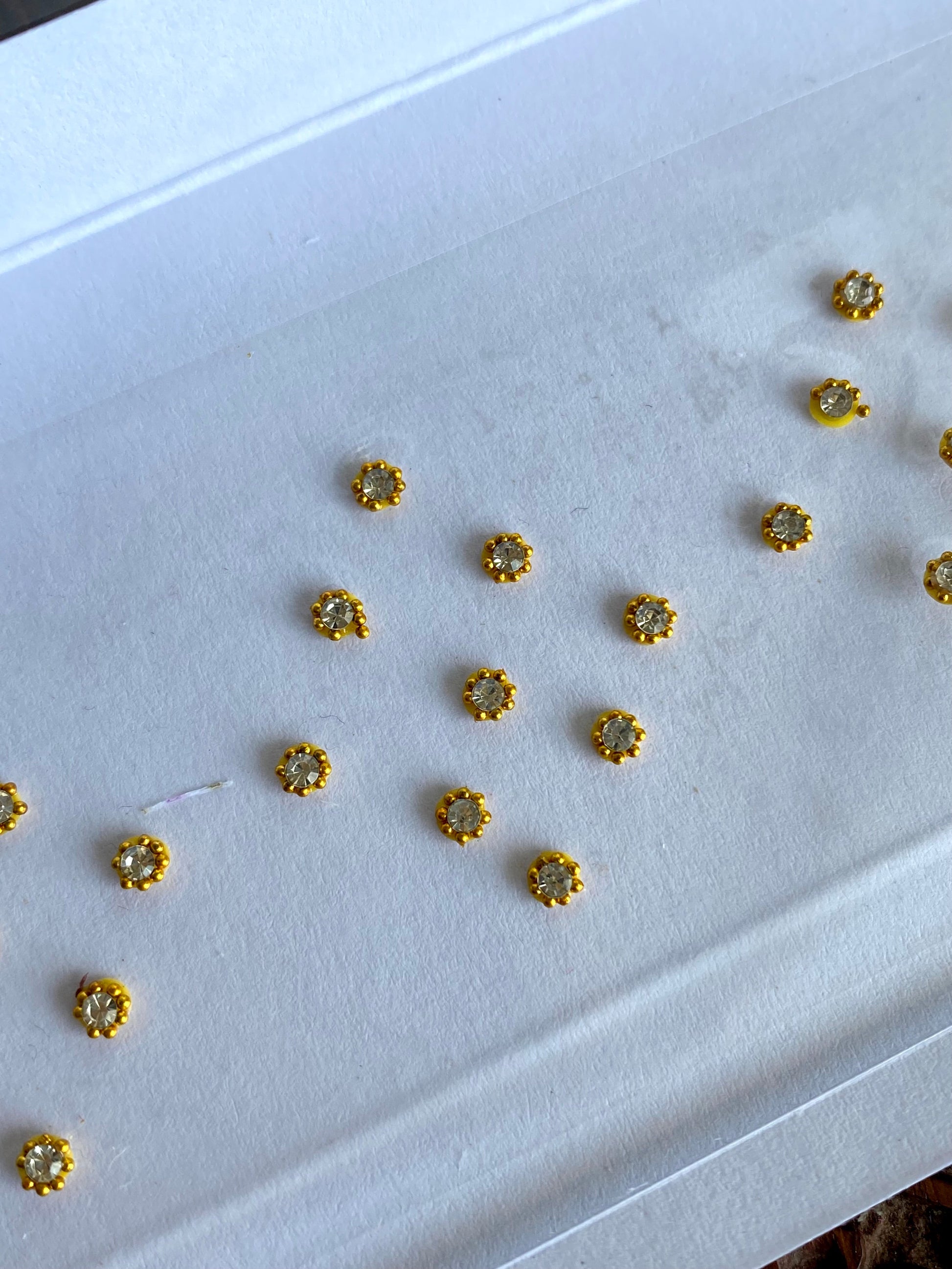 D3 -Stone Bindi Aksha Trends