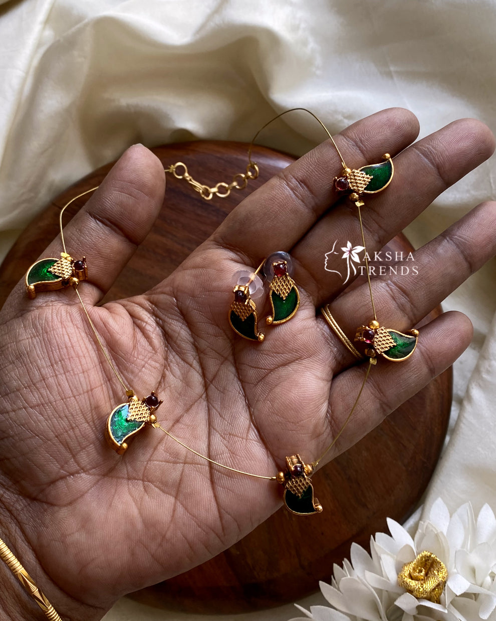 Invisible Necklace -Manga Green 